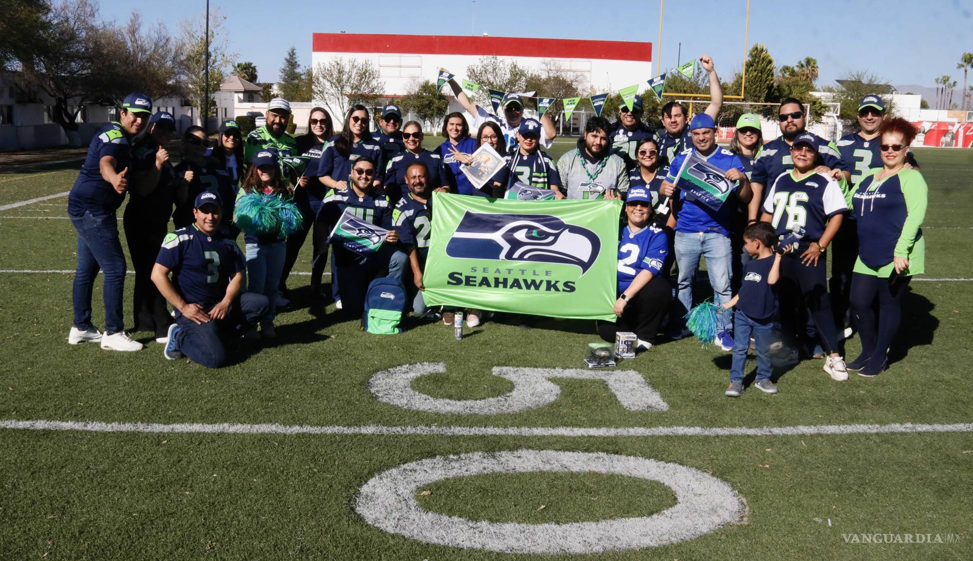 $!Fanáticos de los Seahawks se reunieron en el emparrillado de la Universidad del Valle de México campus Saltillo.