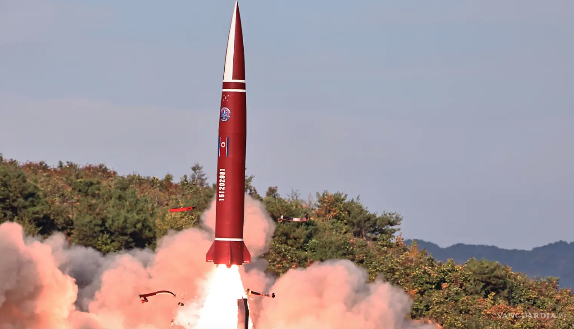 $!El lunes 12 de octubre de 2026 se estaba probando un misil en un lugar no revelado de Corea del Norte.