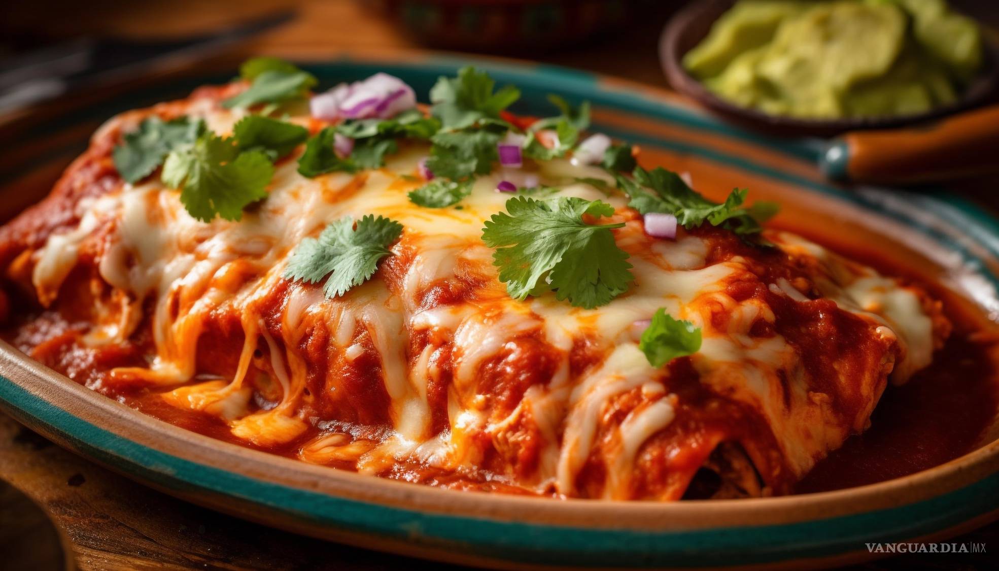 $!Las tradicionales enchiladas rojas rellenas de papa y queso, un homenaje a la tortilla de maíz ideal para el 15 de septiembre.