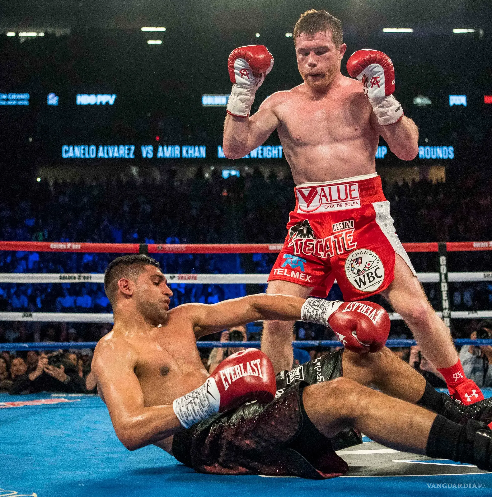 $!Un nocaut demoledor ante Amir Khan mostró la potencia y el timing que definieron al Canelo en su mejor versión.