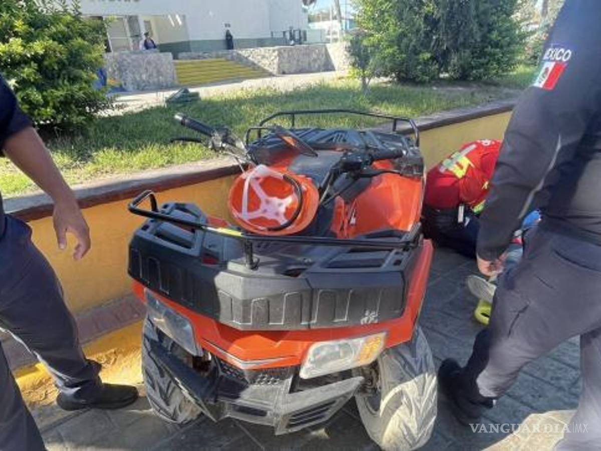$!El personal de Tránsito Municipal llegó al sitio para tomar conocimiento del accidente y asegurar el vehículo.