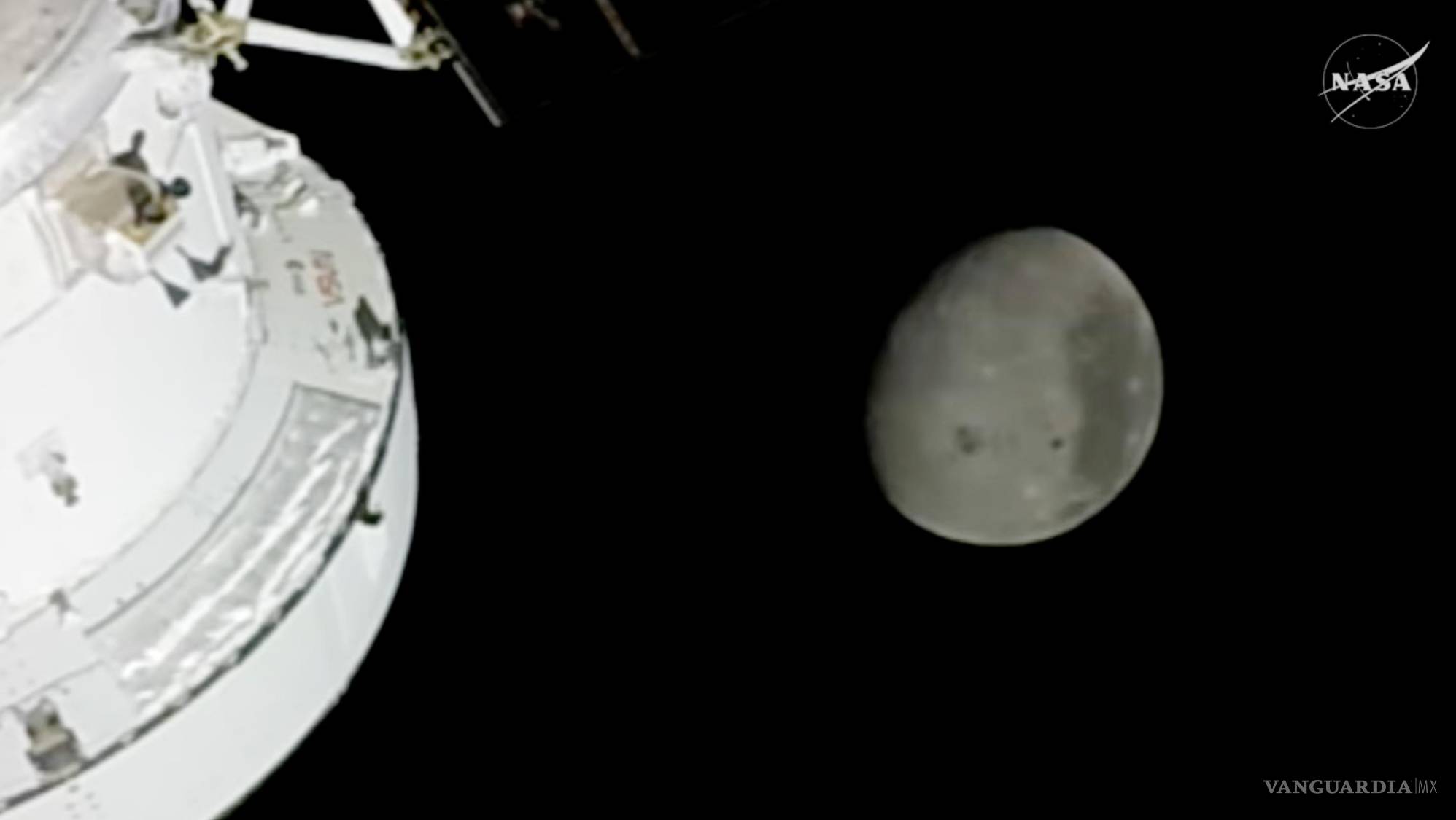 $!La Luna desde una cámara ubicada afuera de la nave espacial Orion el lunes 6 de abril de 2026, luego de que los astronautas de la Artemis II superaran la mayor distancia jamás recorrida por humanos desde la Tierra.