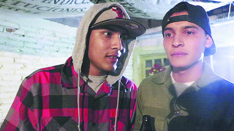 $!De cotorreo con ‘Los Pileros’: una pandilla que no ‘tumba’ a la gente