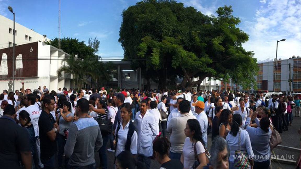 $!A paro indefinido, 20 mil trabajadores de Salud en Veracruz por falta de pagos