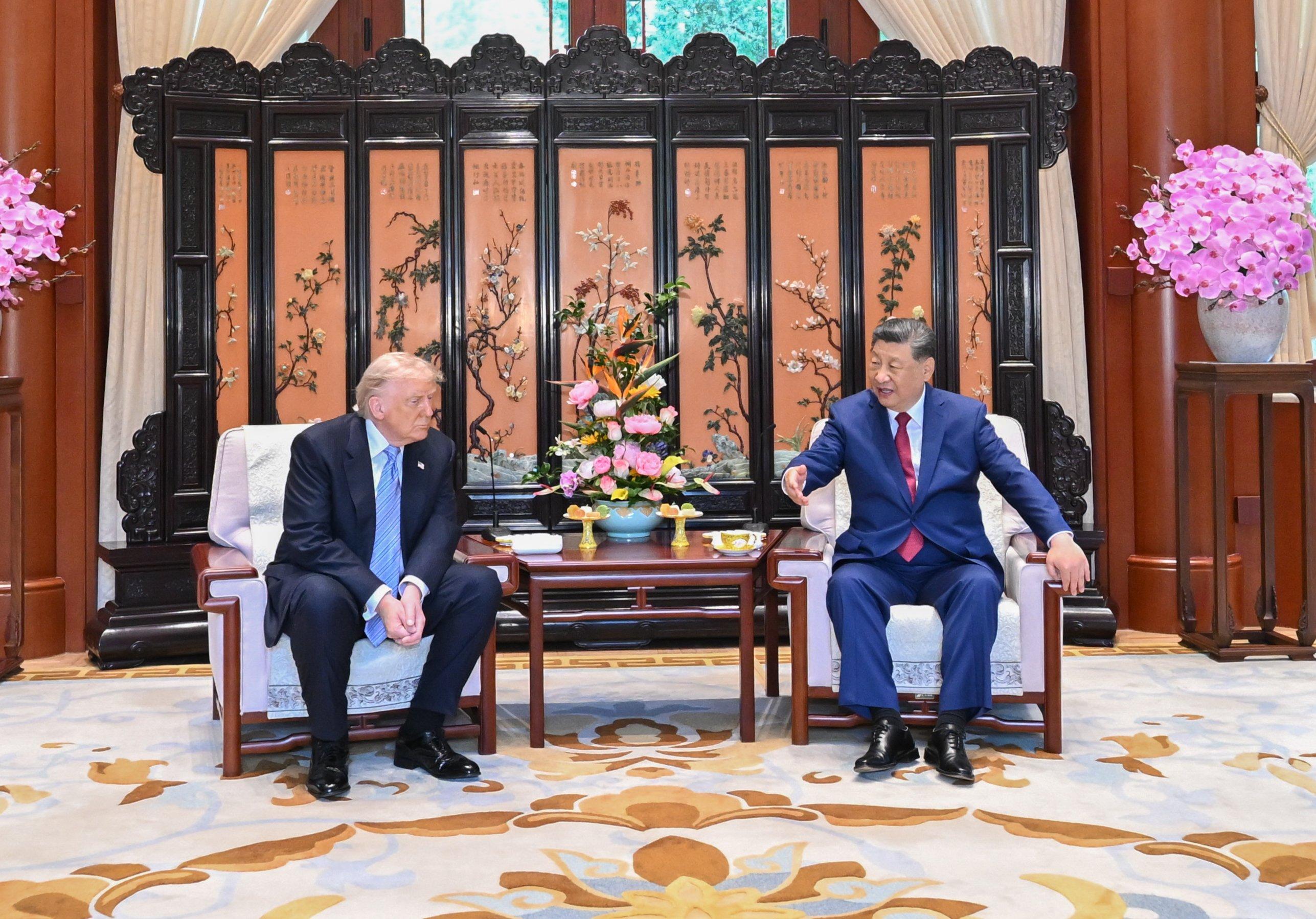 El presidente de EU Donald Trump y el mandatario chino, Xi Jinping, en una reunión en Zhongnanhai, Pekín.