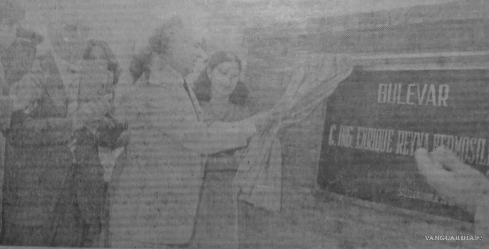 $!El presidente José López Portillo al momento de inaugurar la vialidad del ilustre ingeniero saltillense.