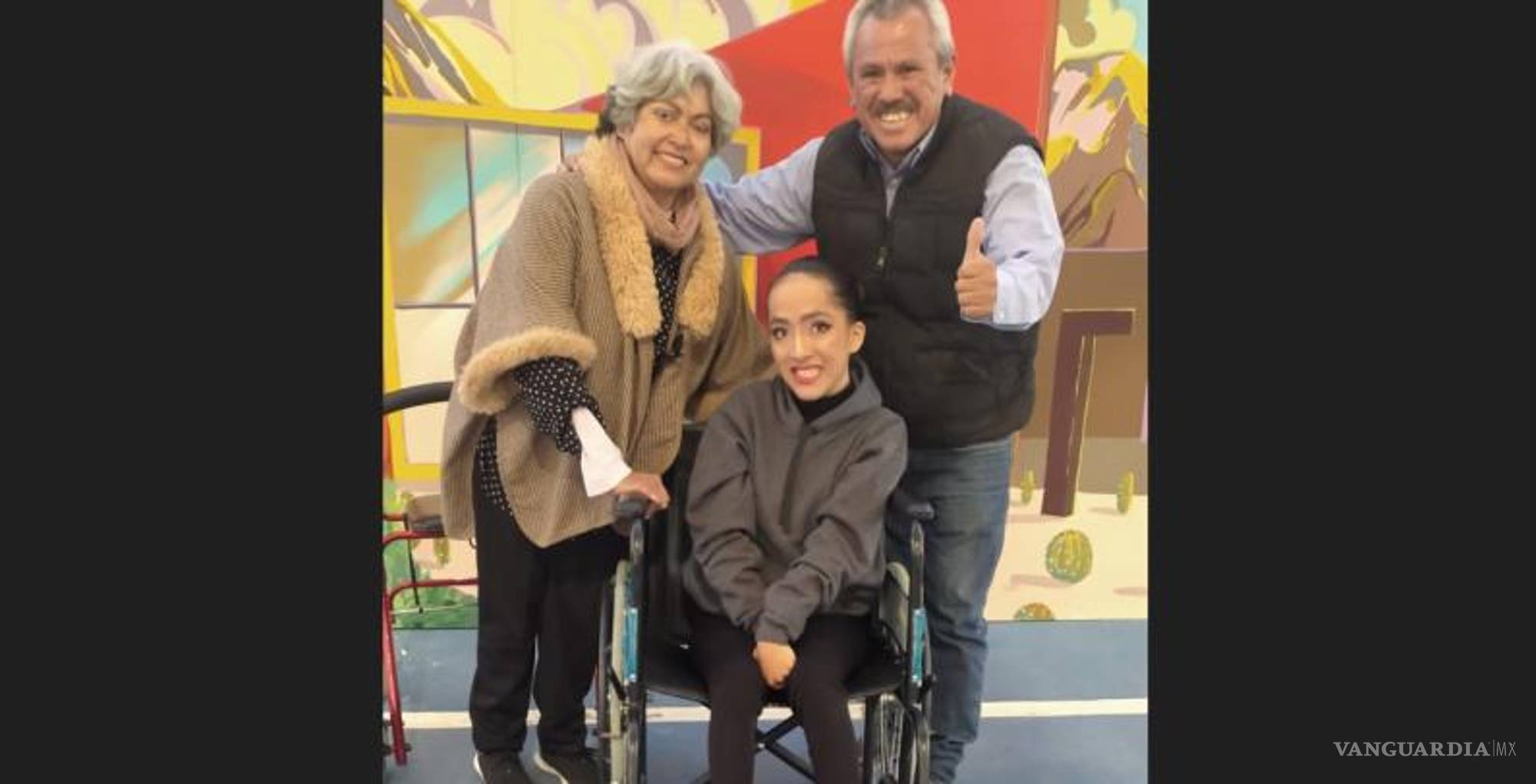 $!José Isabel, Romy, y Carmen celebrando una de sus mejoras en movilidad. Momentos de felicidad que demuestran la resiliencia familiar.