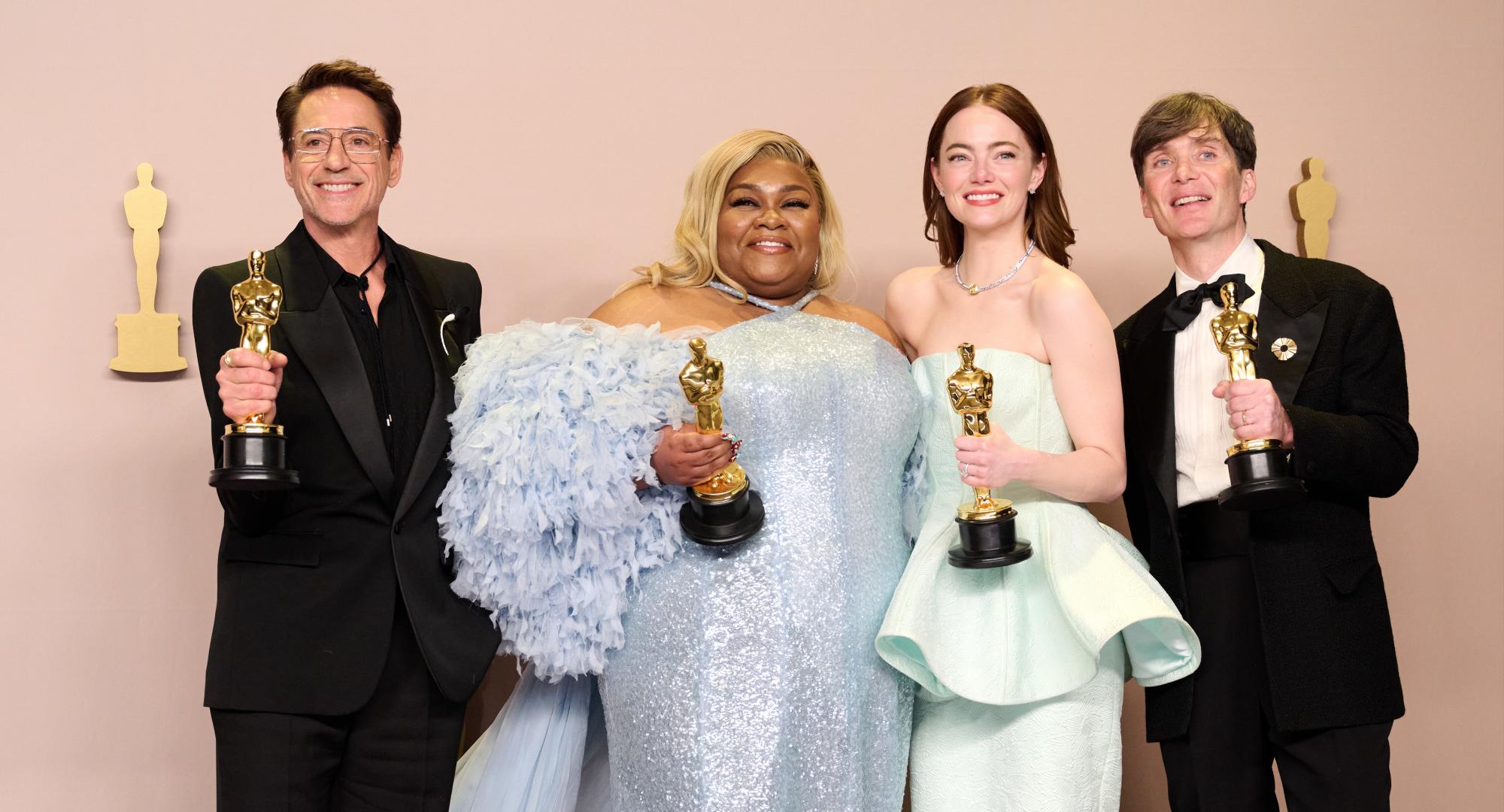 $!Cillian junto a los grandes ganadores de la noche de los premios Oscar.