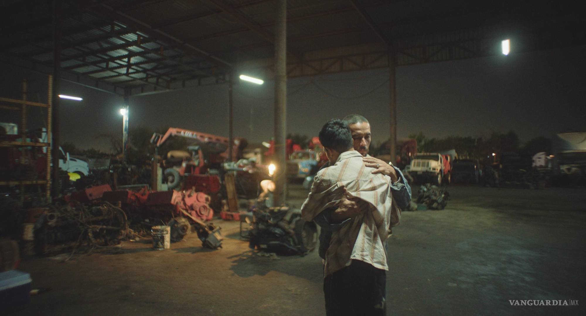 ‘En el camino’ de David Pablos busca la belleza de las relaciones entre hombres en el norte de México