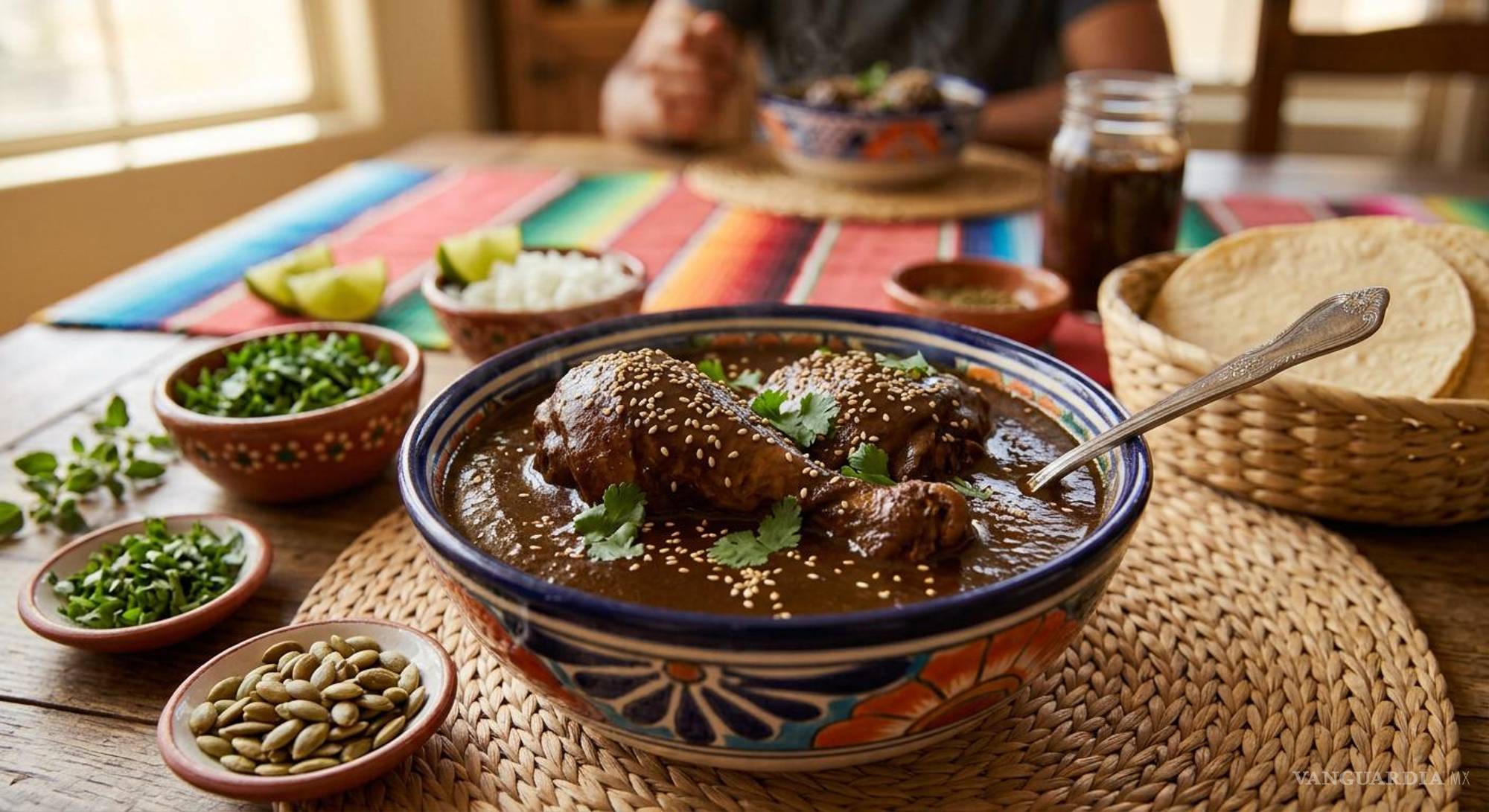 $!Los sabores dulces y especiados del mole, así como el toque casero de las enchiladas, forman parte de las recetas infaltables para este 15 de septiembre.