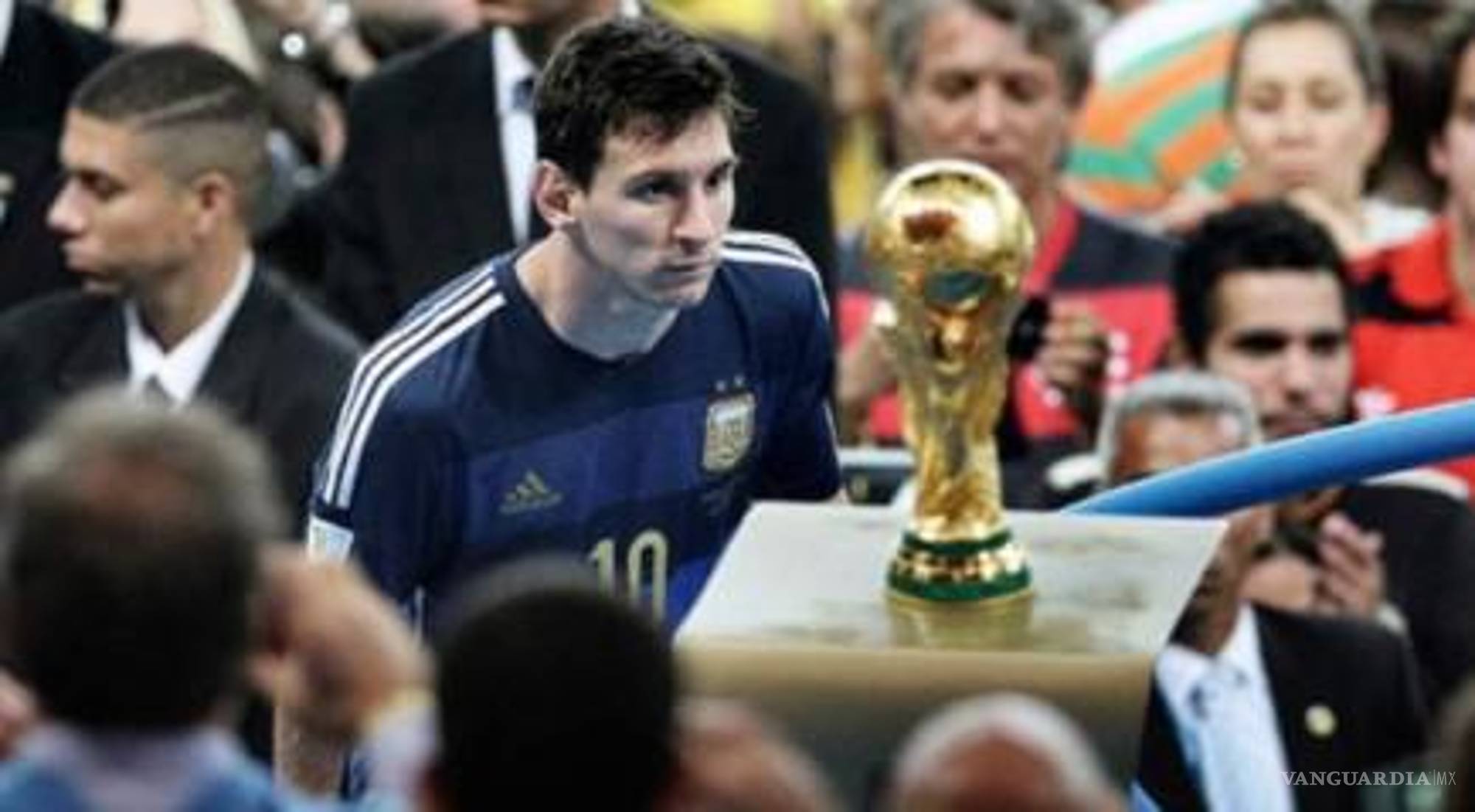 $!El capitán que completó la obra. Tras una carrera legendaria, Messi conquistó la Copa del Mundo en Qatar 2022 y alcanzó la cima del futbol.