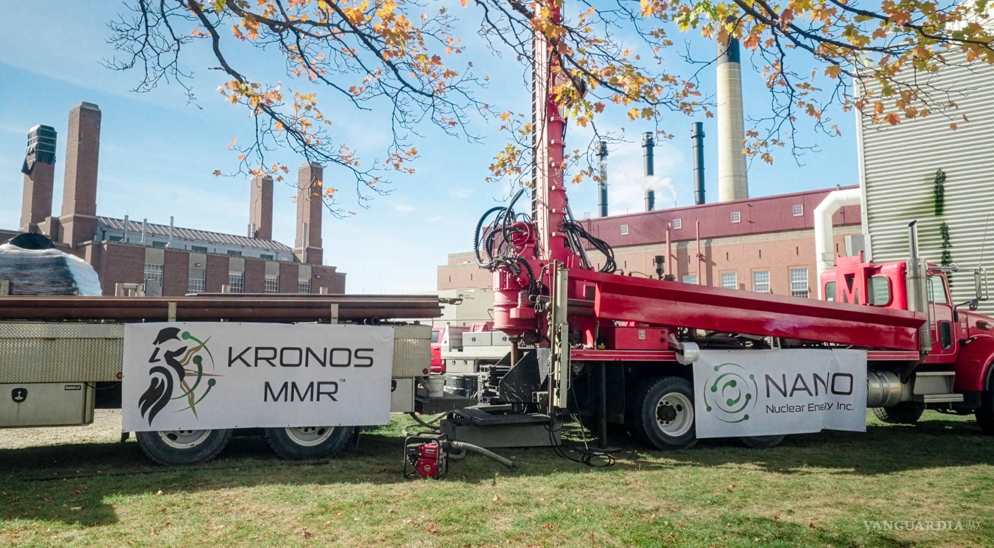 $!Dos camiones trabajando en el emplazamiento para su sistema energético KRONOS MMR, llevado a cabo en colaboración con la Universidad de Illinois.