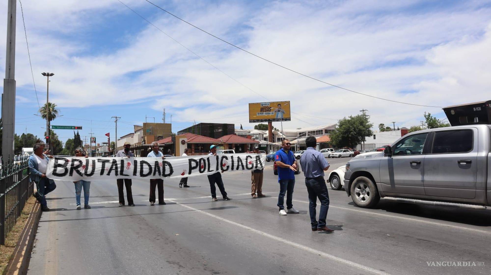 $!Exigien a las autoridades el esclarecimiento de la muerte de sus familliares.