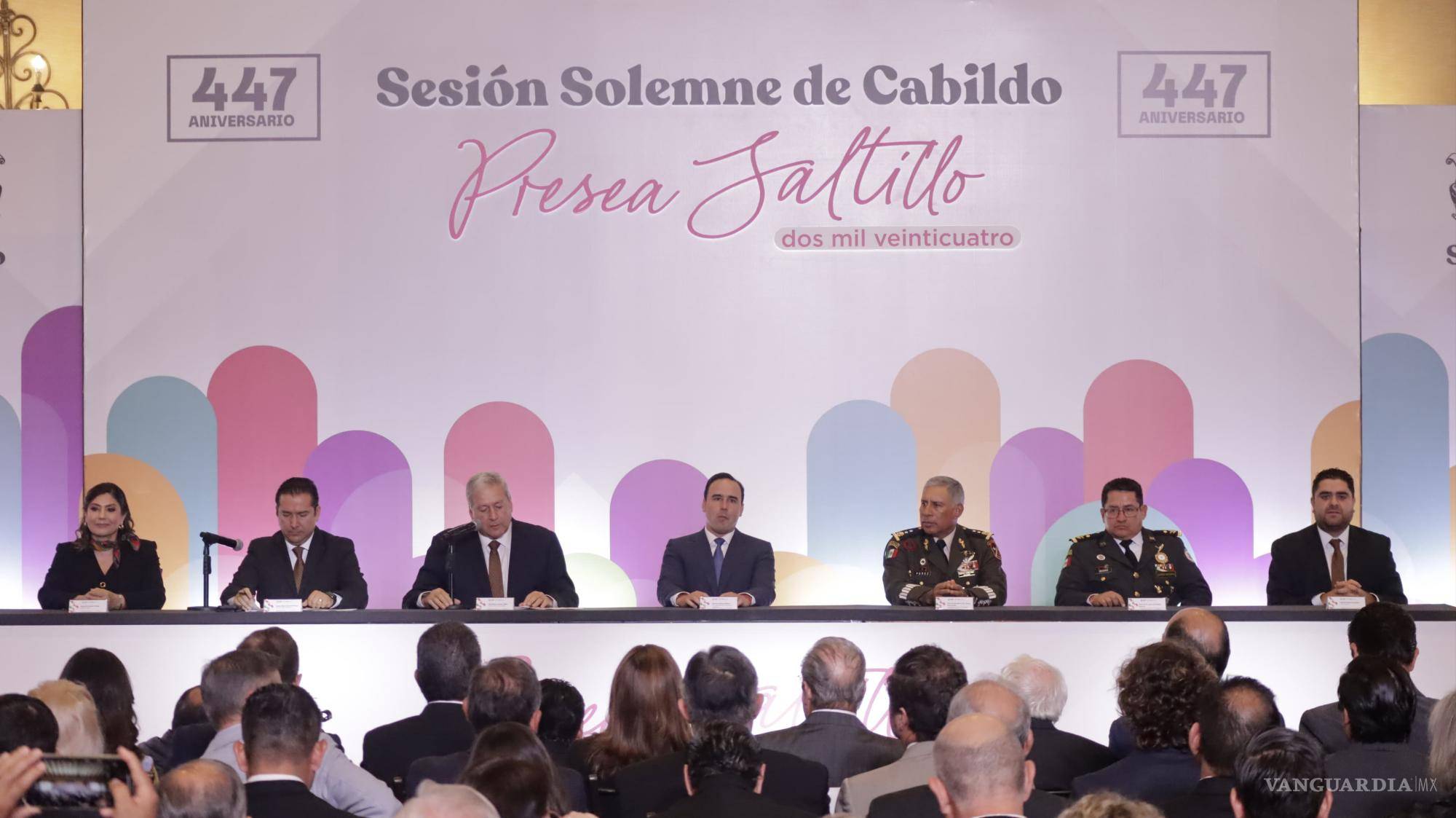 $!El evento de entrega de la Presea Saltillo destaca la importancia de la educación y la cultura en la comunidad de Saltillo.