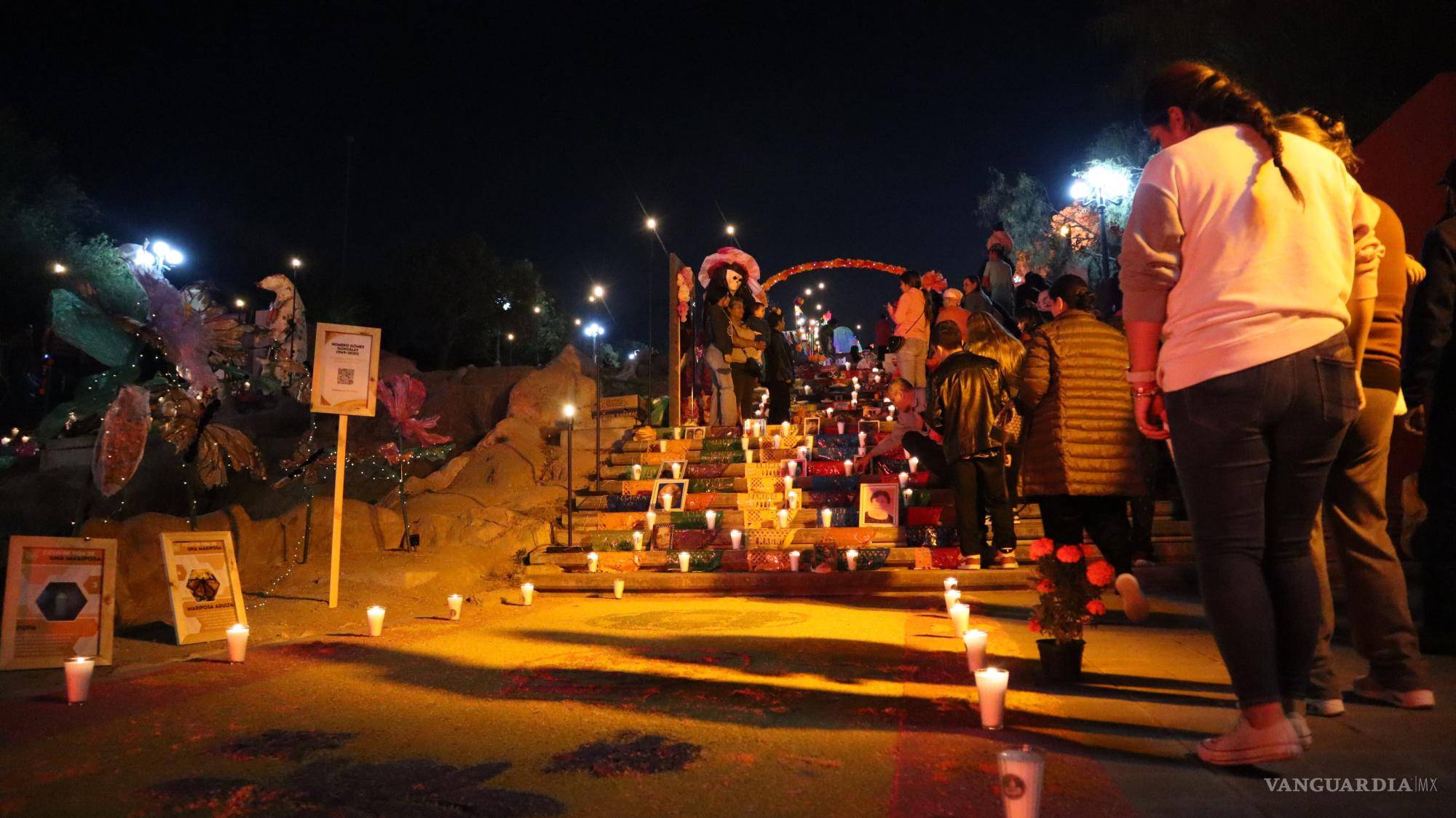 $!Familias se unieron en Las Maravillas para admirar la creatividad de los asistentes y su amor por el Día de Muertos.