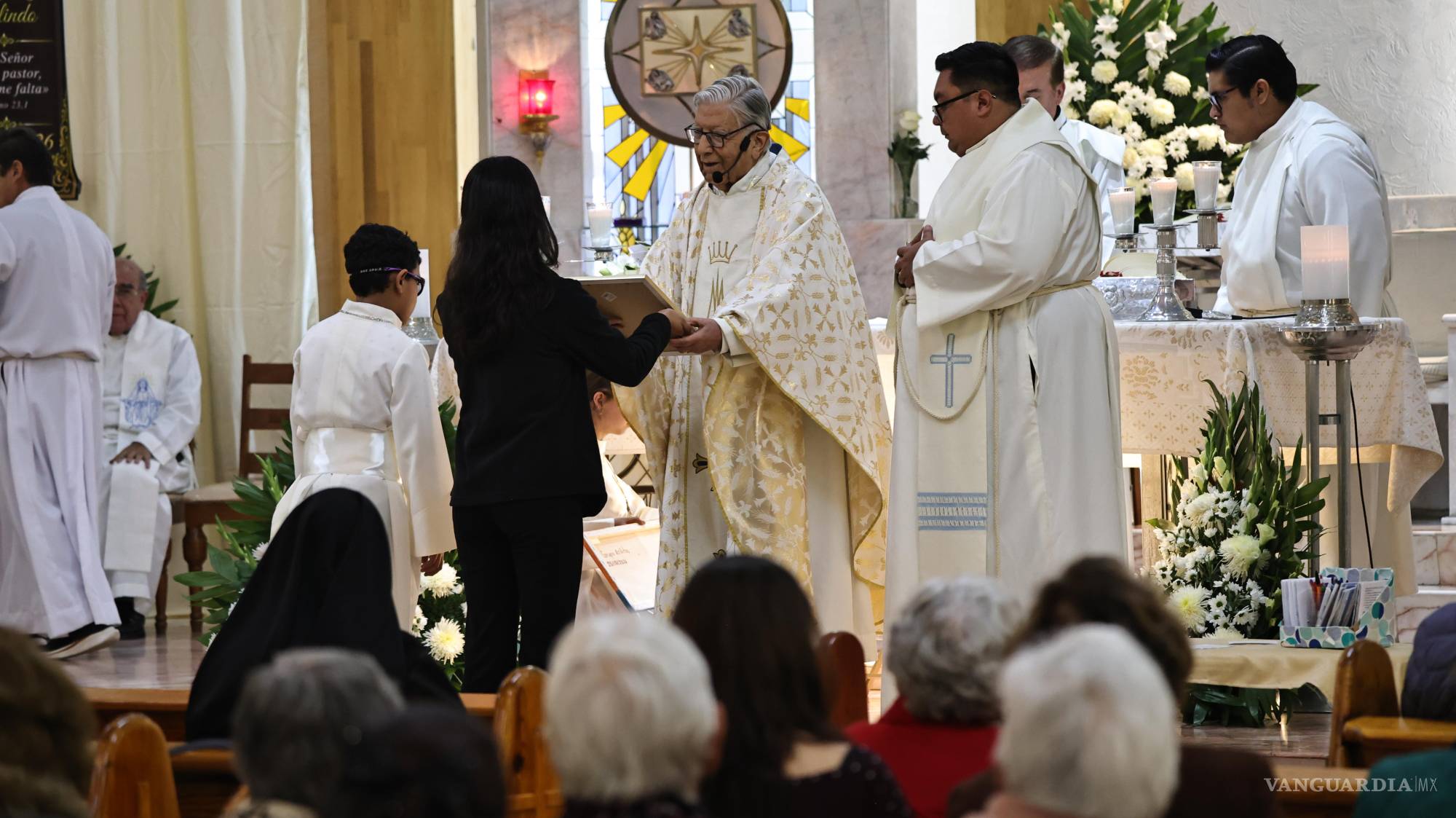 $!El sacerdote recordó su ordenación en la Basílica de los Doce Apóstoles, en Roma, donde recibió el ministerio junto con otros 40 sacerdotes de distintas partes del mundo.