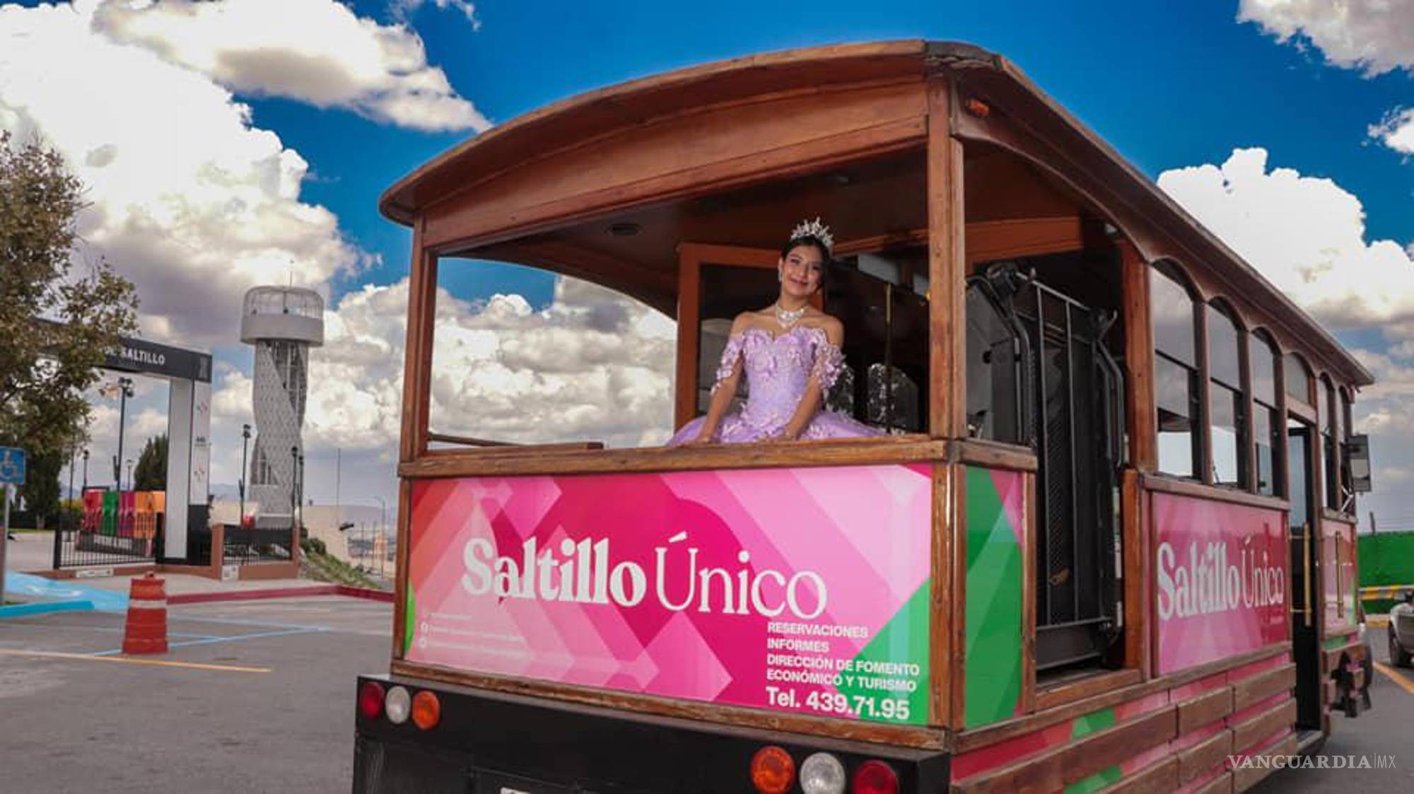 $!En el tranvía turístico de Saltillo.