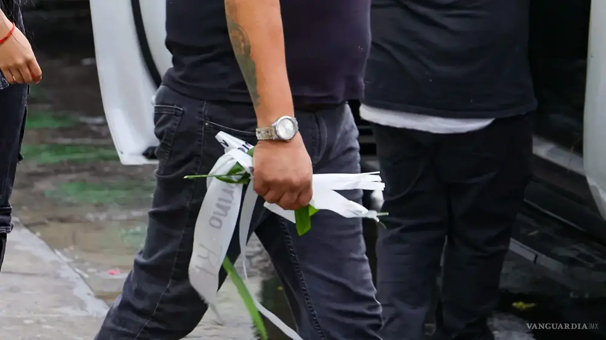 $!Funeral de ‘El Mencho’ en Guadalajara: operativo militar y corona con forma de gallo marcan el velorio