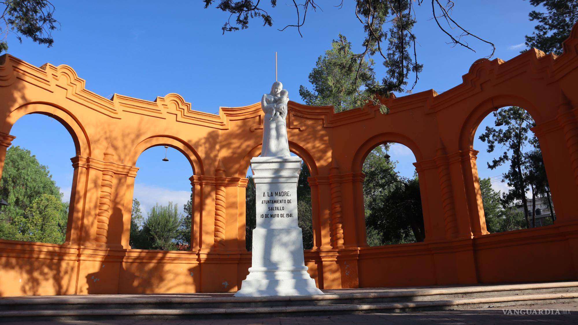 $!Monumento a la madre, en la plaza del mismo nombre.