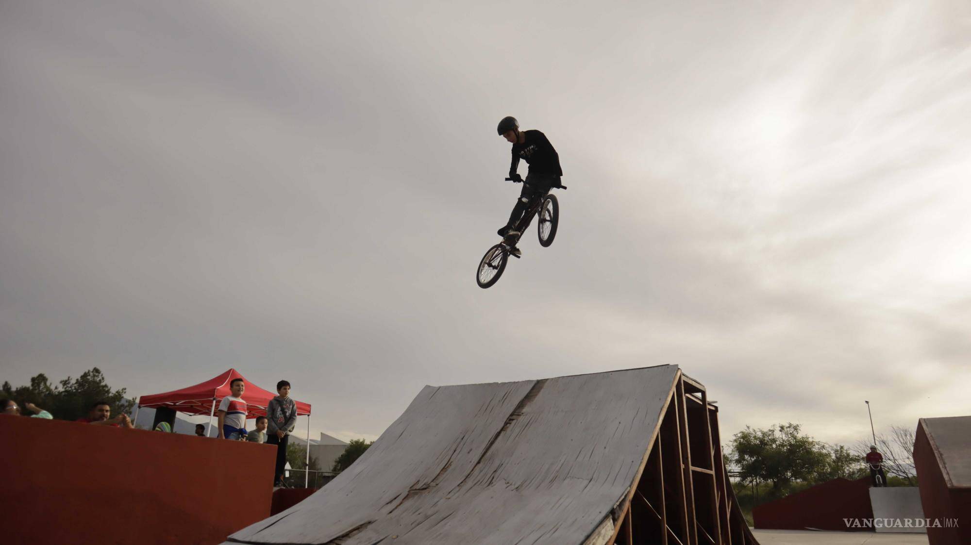$!El skatepark de Saltillo convertido en el centro del deporte y la cultura urbana.