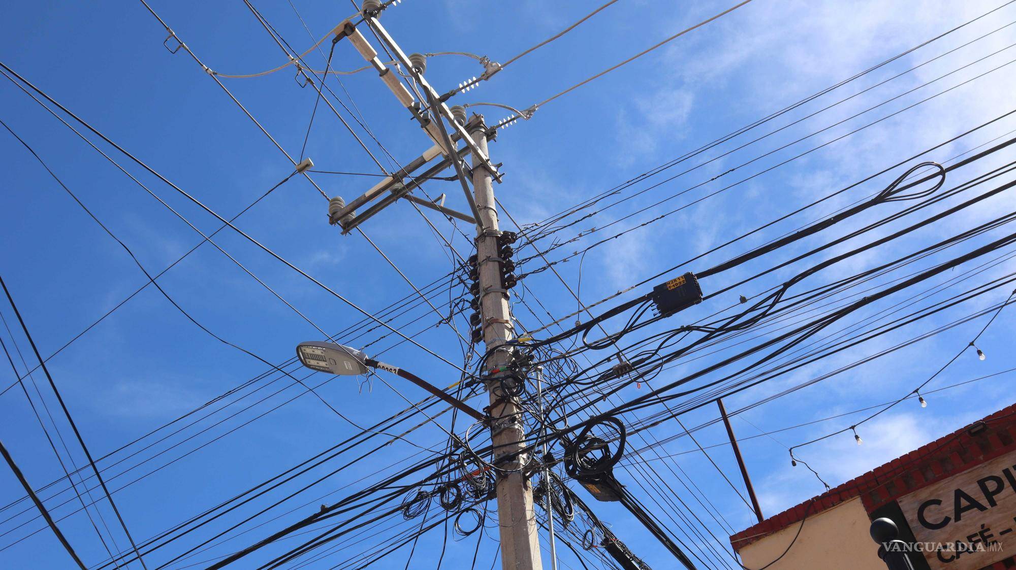 $!Rollos de cable son “olvidados” por trabajadores de cable.