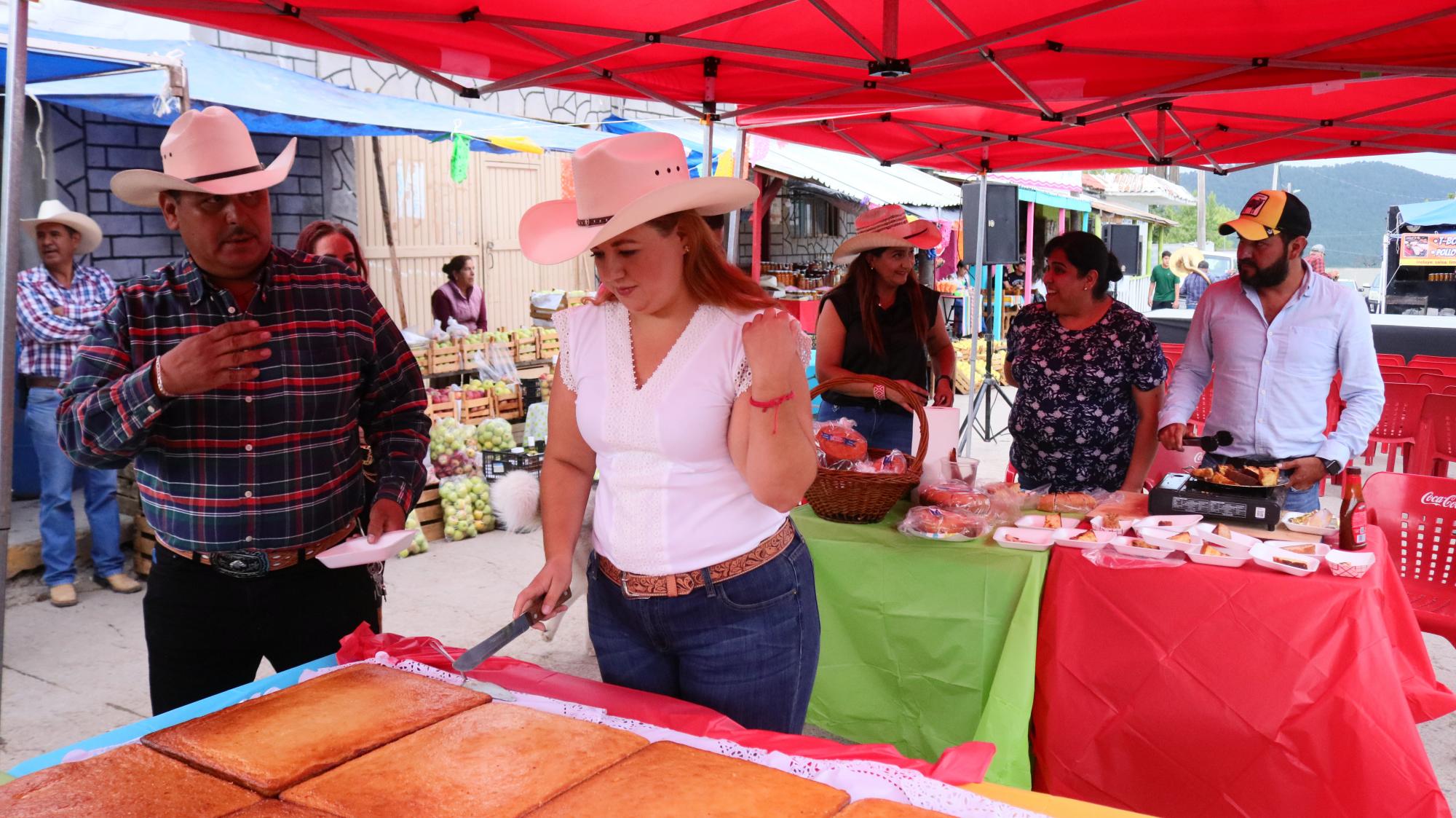 $!El tradicional pan de elote, elaborado por cocineras locales, fue parte central del evento.