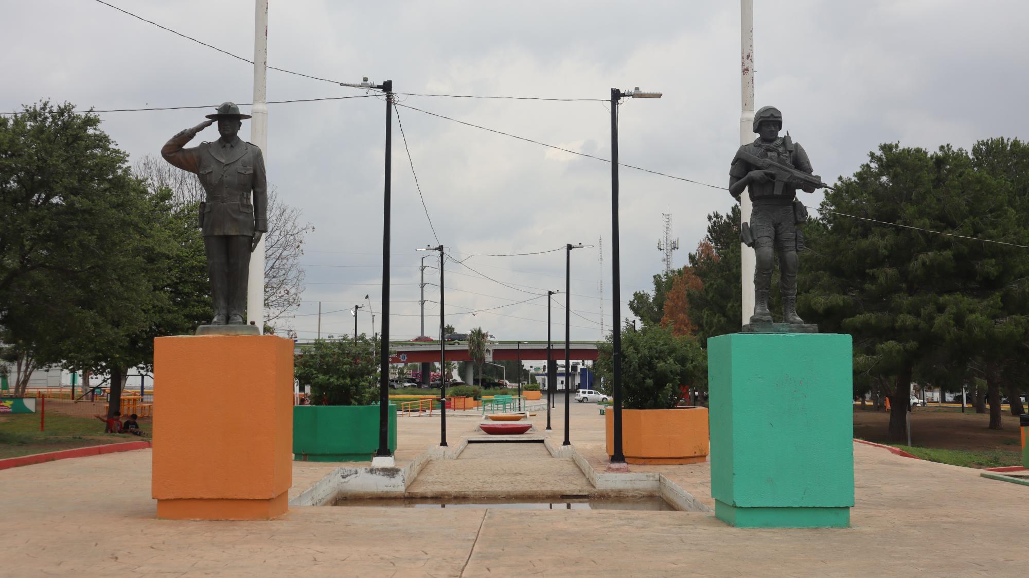 $!Esculturas en honor a los elementos del Grupo de Armas y Tácticas Especiales (GATE) y de la Policía Estatal Operativa caídos en el cumplimiento de su deber.