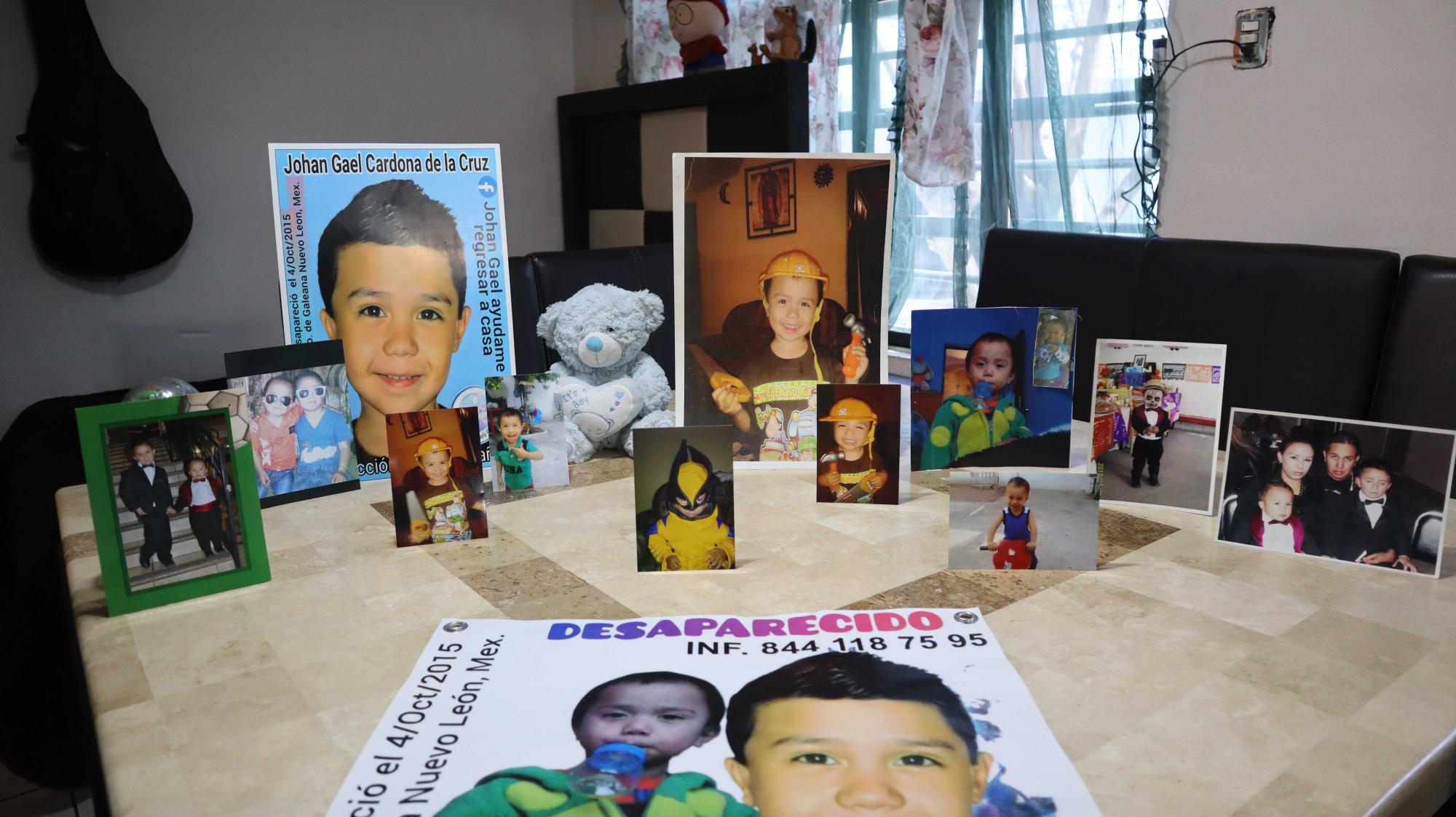 $!La familia de Johan Gael tiene la esperanza de que el pequeño, ahora de 12 años, se reconozca en alguno de los carteles que reparten.