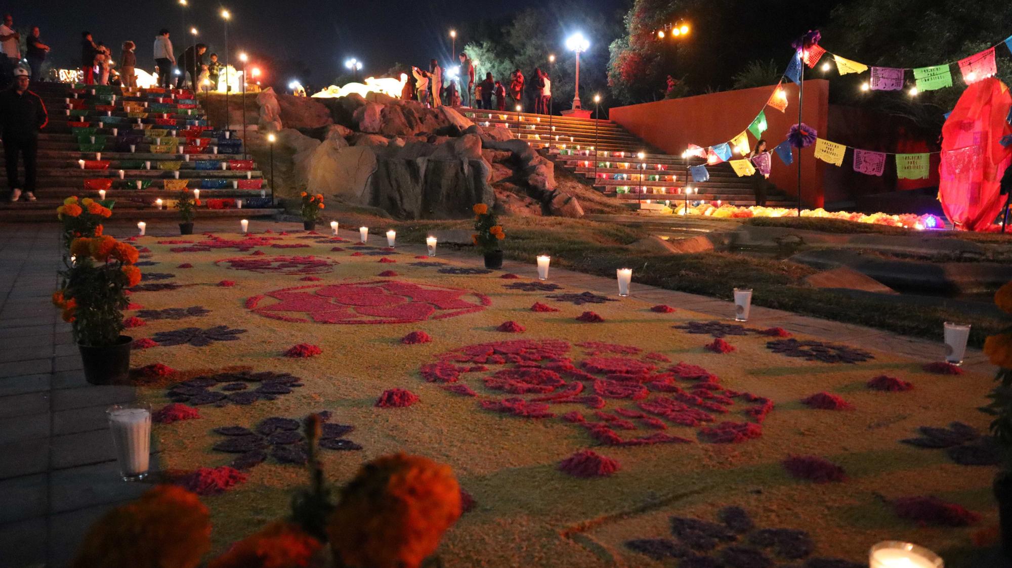 $!La familia Valdés mantiene viva la tradición de caracterizarse en el Día de Muertos, fortaleciendo la cultura mexicana frente a la popularidad de Halloween.