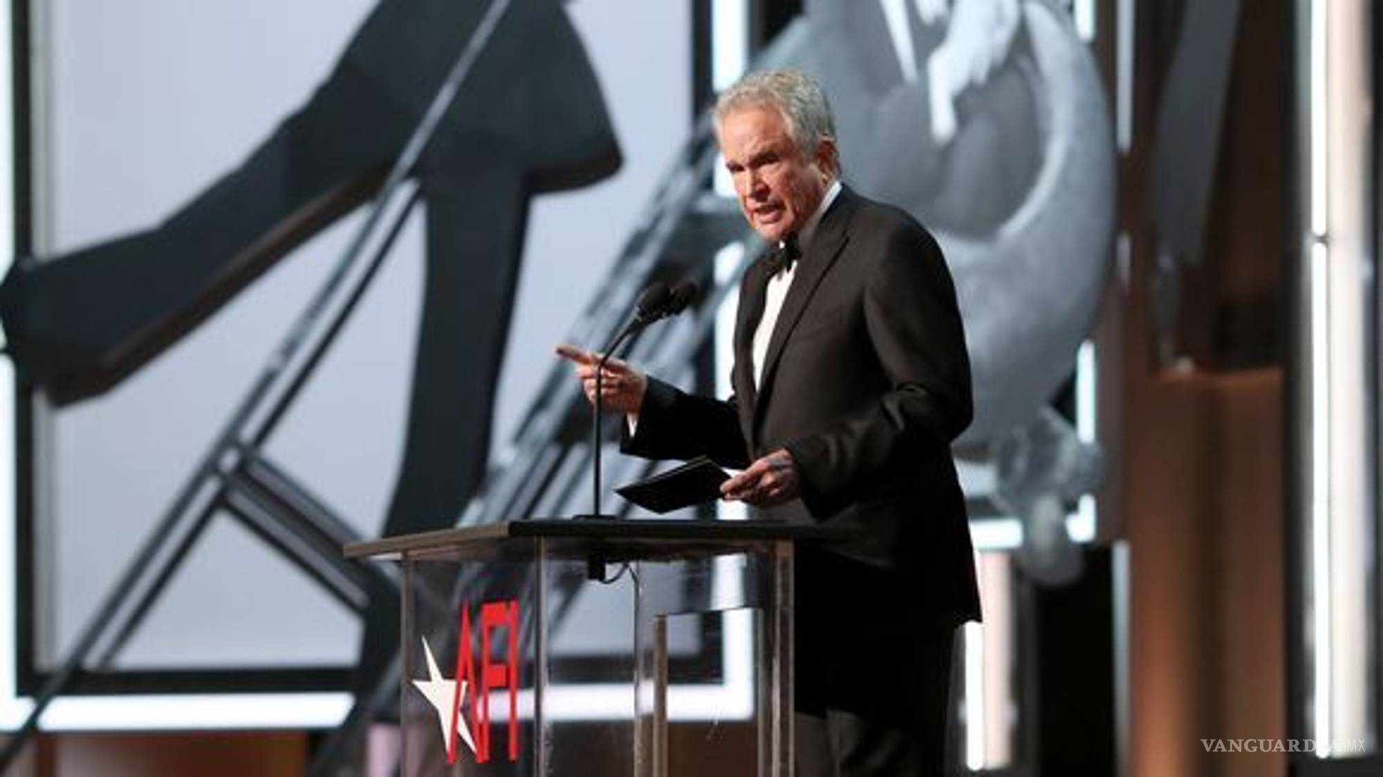 $!Steve Martin y Martin Short se besan por Diane Keaton