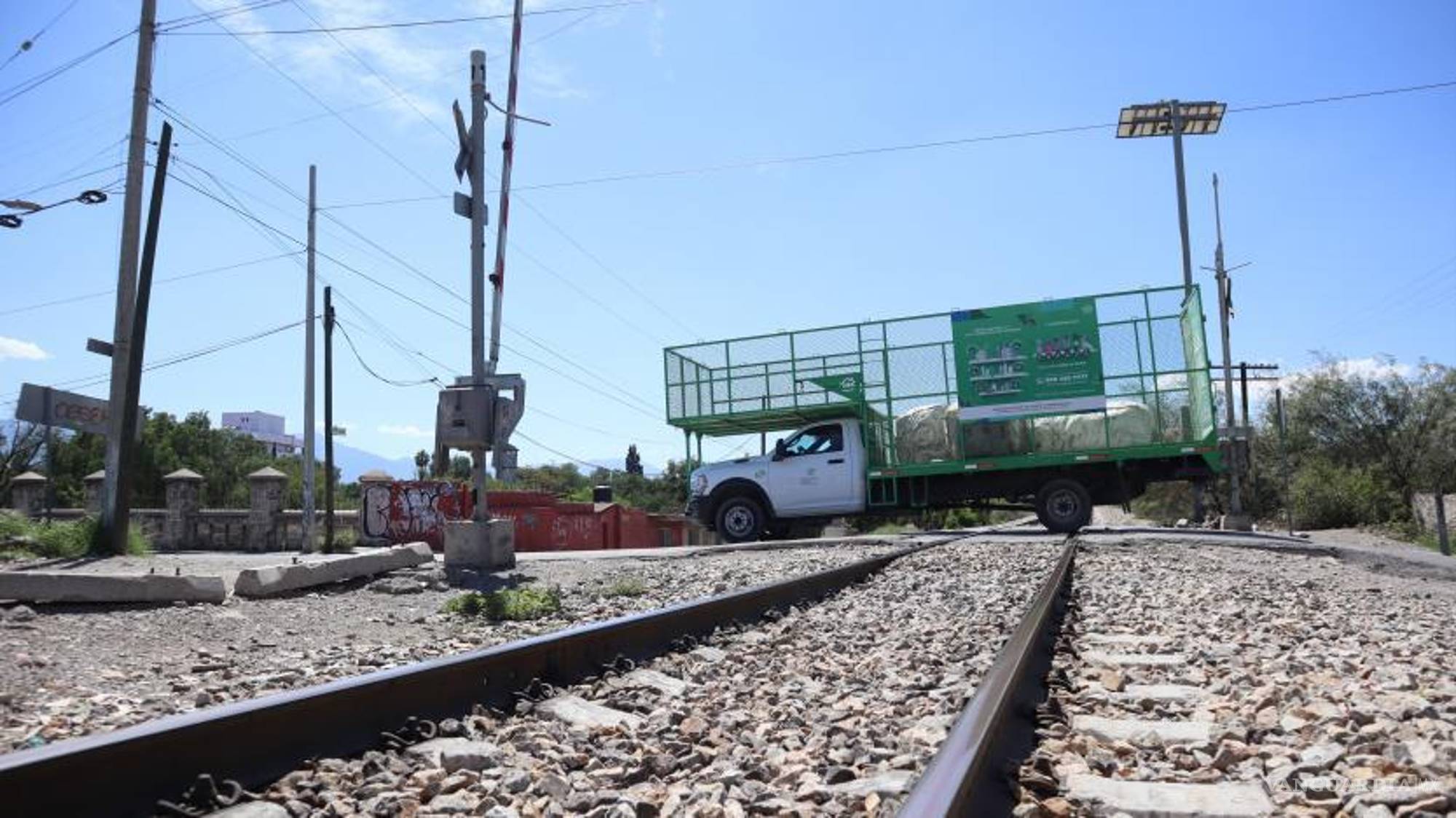 $!Las autoridades municipales buscan que la SCT y las concesionarias ferroviarias implementen medidas de seguridad en los cruces más peligrosos de Saltillo.