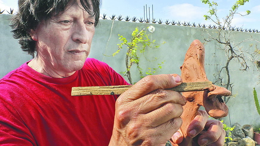 $!El hombre que da vida a los dinosaurios