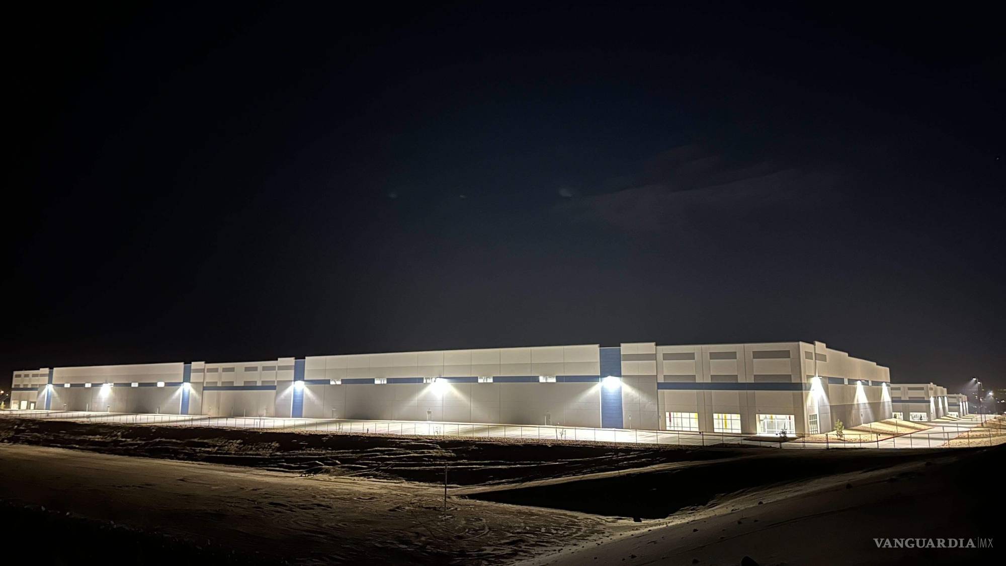 $!Un enorme almacén de 76,800 metros cuadrados en Socorro, Texas. El almacén fue adquirido por el Departamento de Seguridad Nacional por 122.8 mdd.