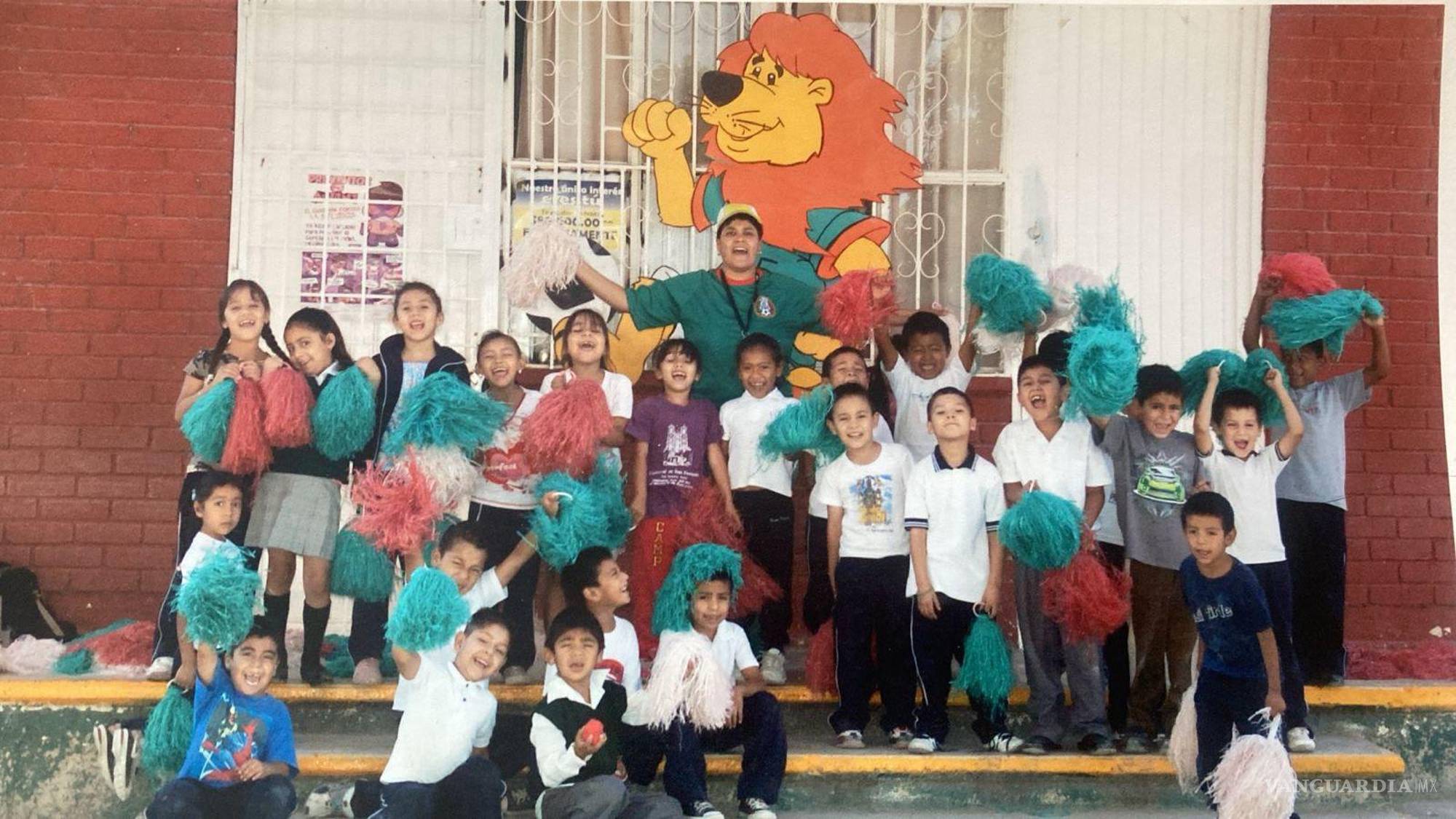 $!Con alumnos de primero y segundo grado, daba el ejemplo todos los días y demostraba que enseñar también es moverse con ellos.