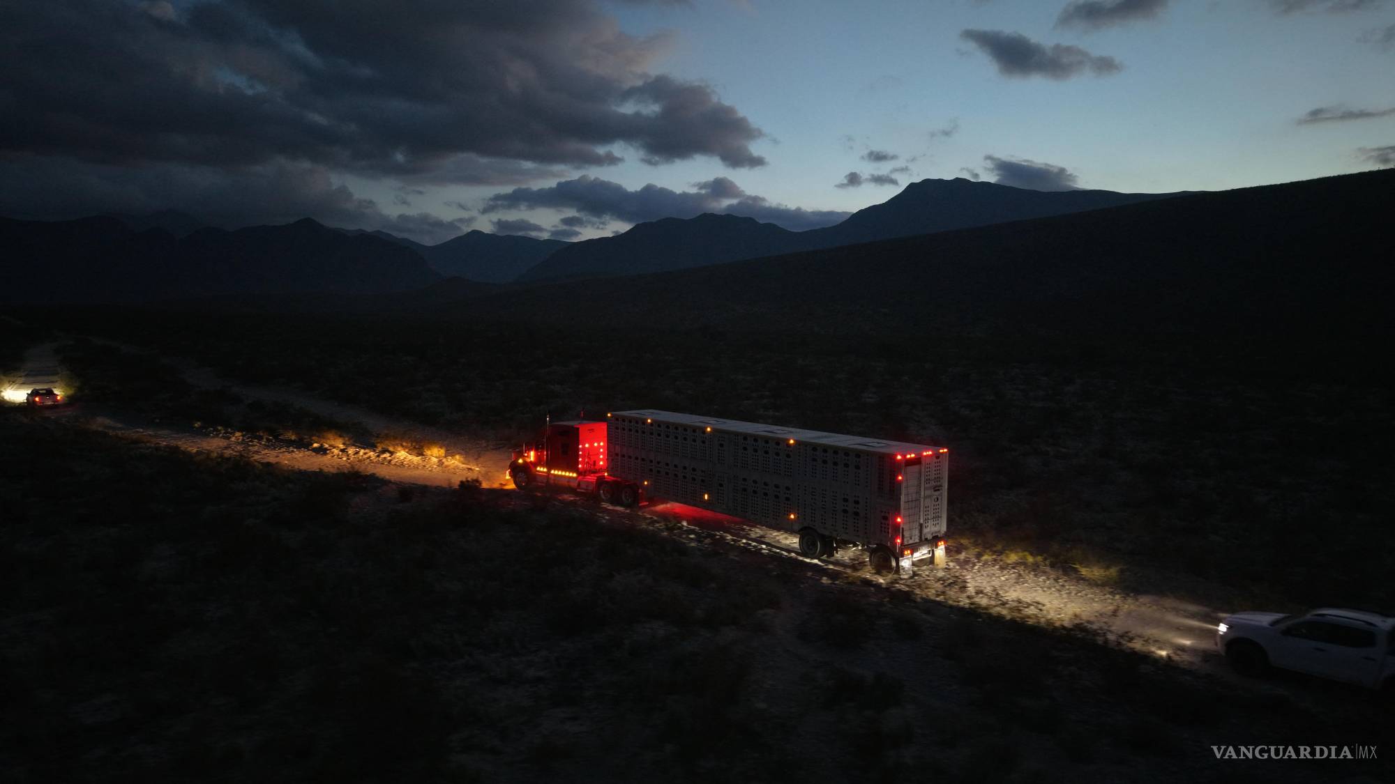 $!Tras un viaje desde Janos, Chihuahua, los bisontes fueron recibidos con una ceremonia tradicional Ndé.