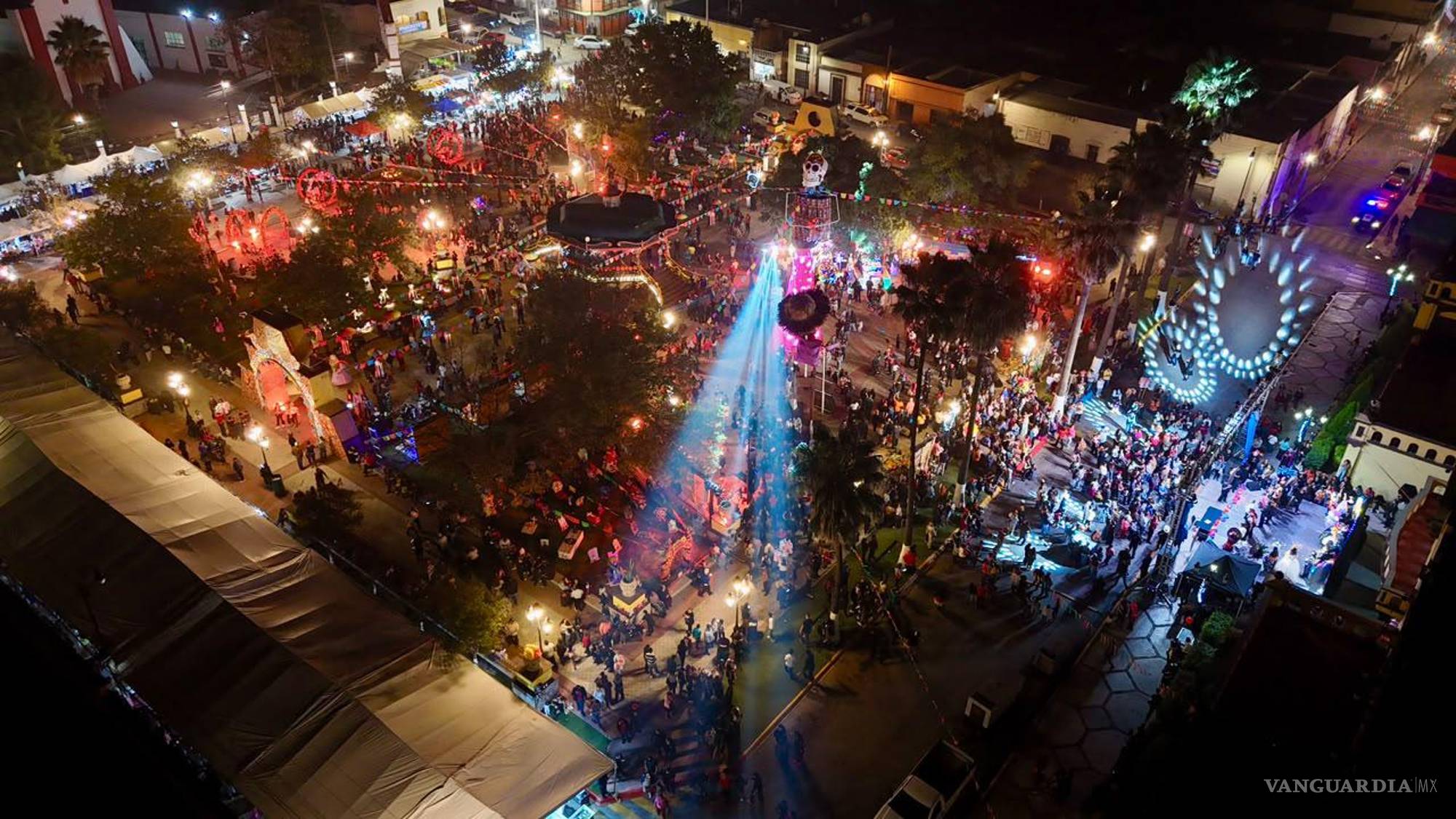 $!La Plaza de Armas concentró las actividades artísticas y culturales del festival.