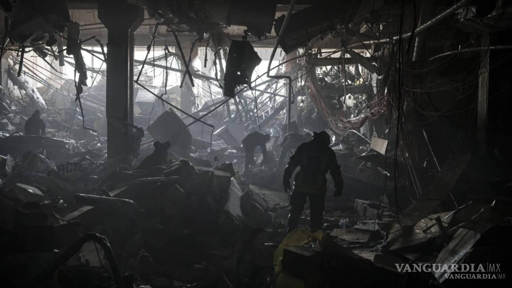 $!155 días de lucha contra Rusia han transcurrido mientras el presidente sale con su esposa en Vogue.