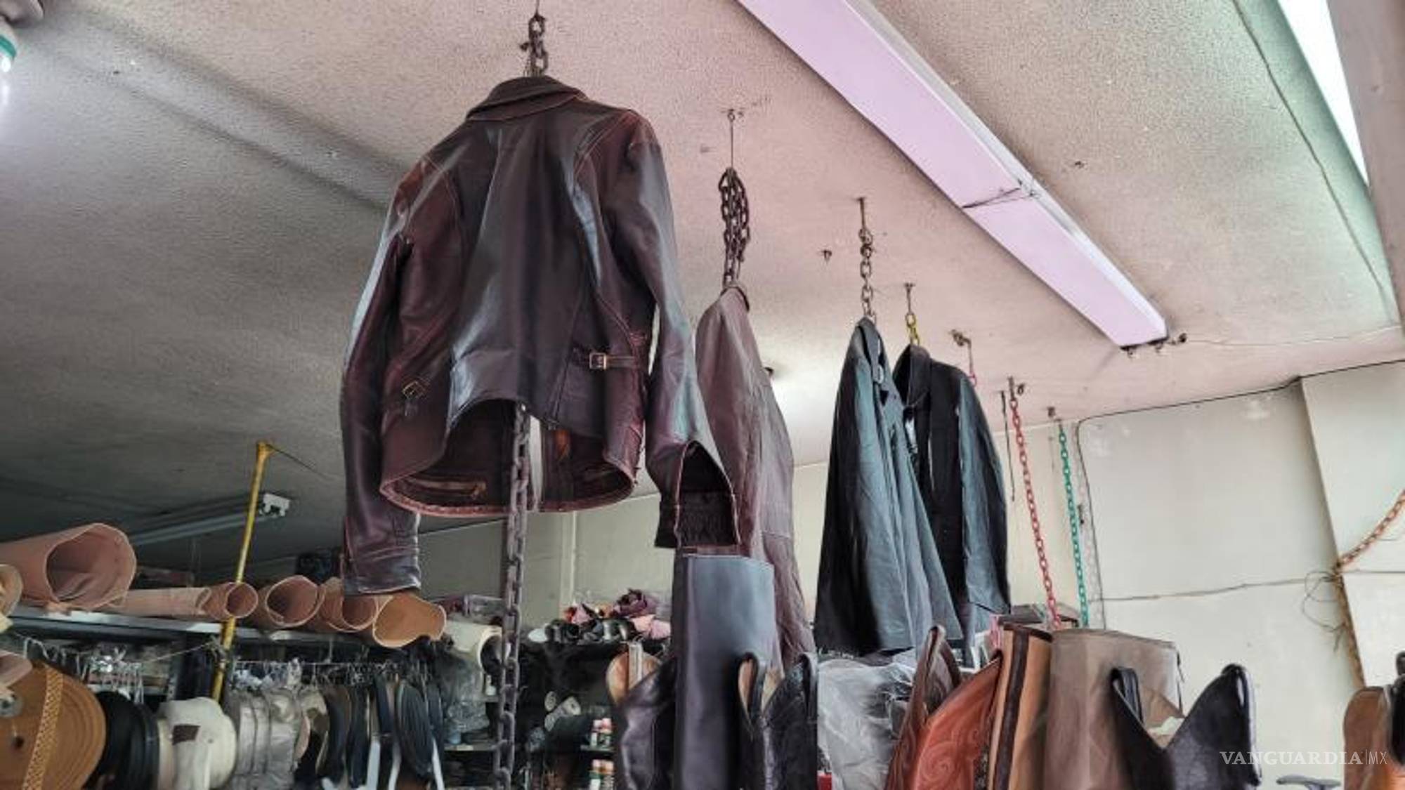 $!La pérdida de la costumbre de la reparación es uno de los factores que distintos trabajadores han mencionado para que sus oficios estén en peligro de extinción.