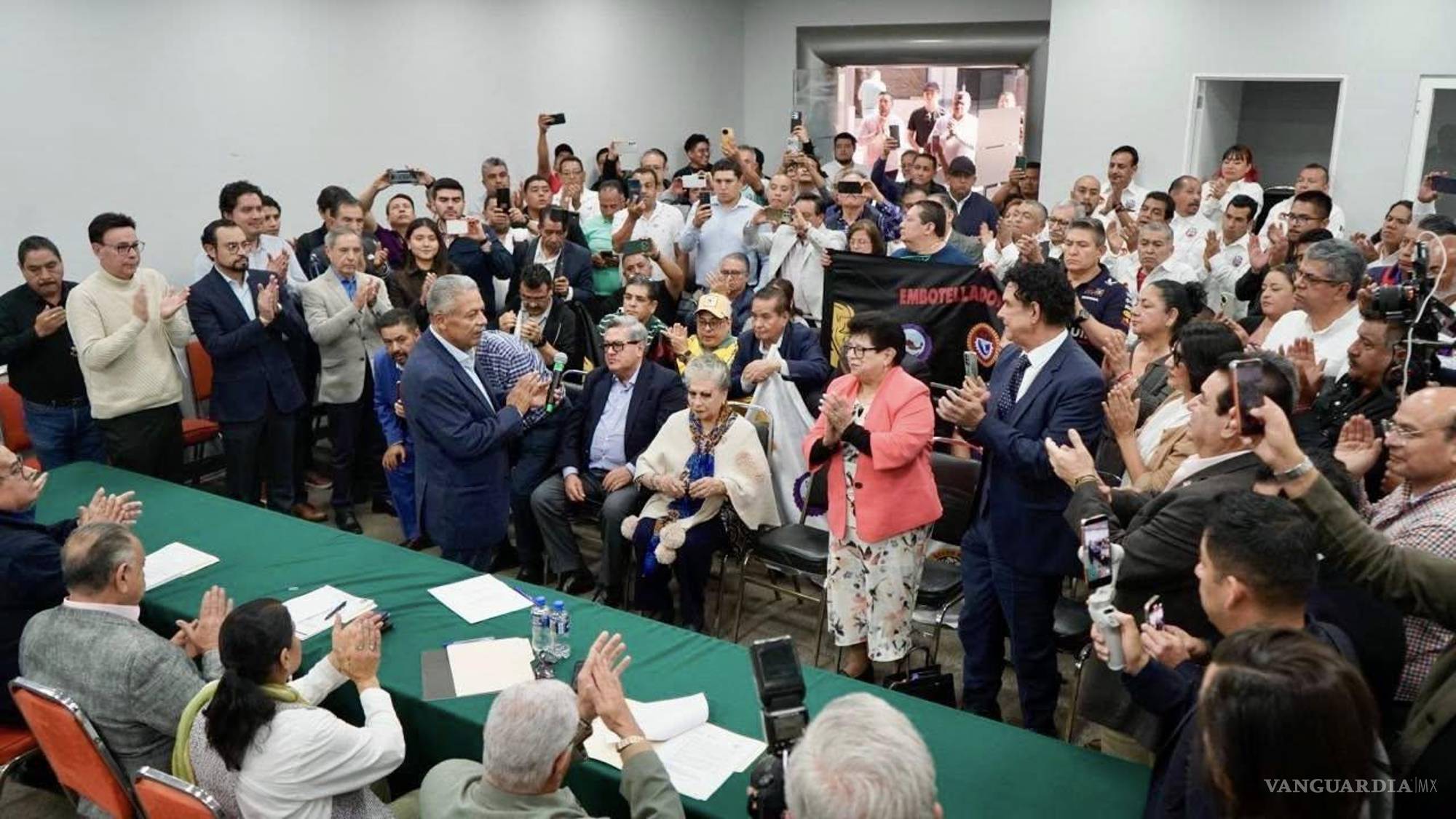 $!Proyecto sindical prioriza trabajadores y estabilidad económica, afirma el líder sindical.