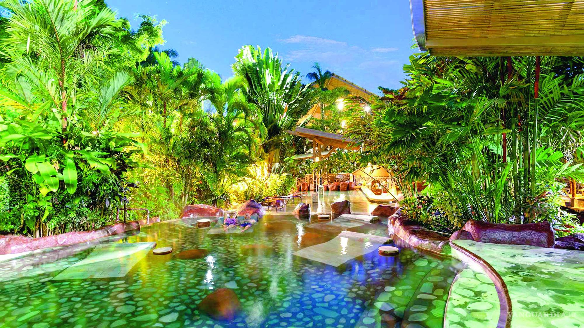 $!Las piscinas están rodeadas de vegetación.