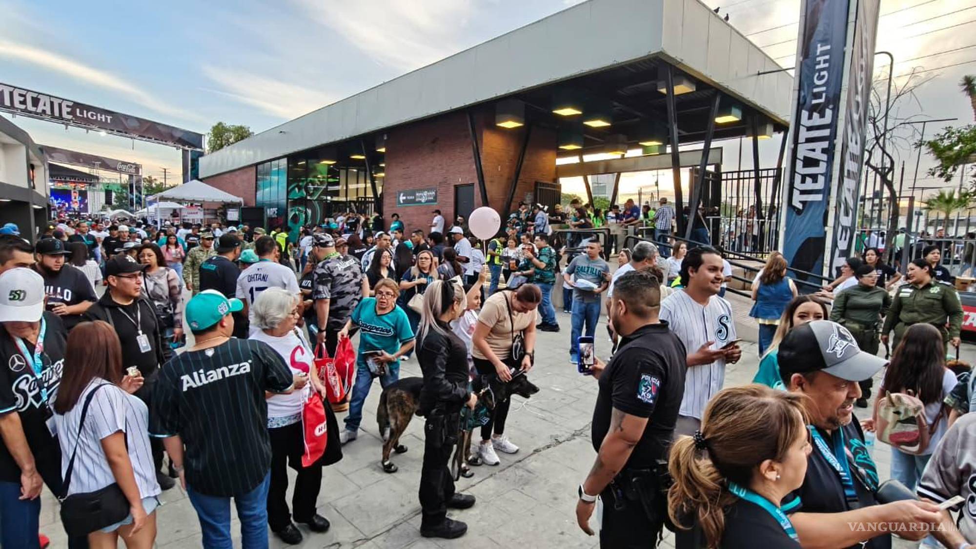 $!La afición de Saraperos llenó las gradas del Madero desde temprana hora para el Opening Day.