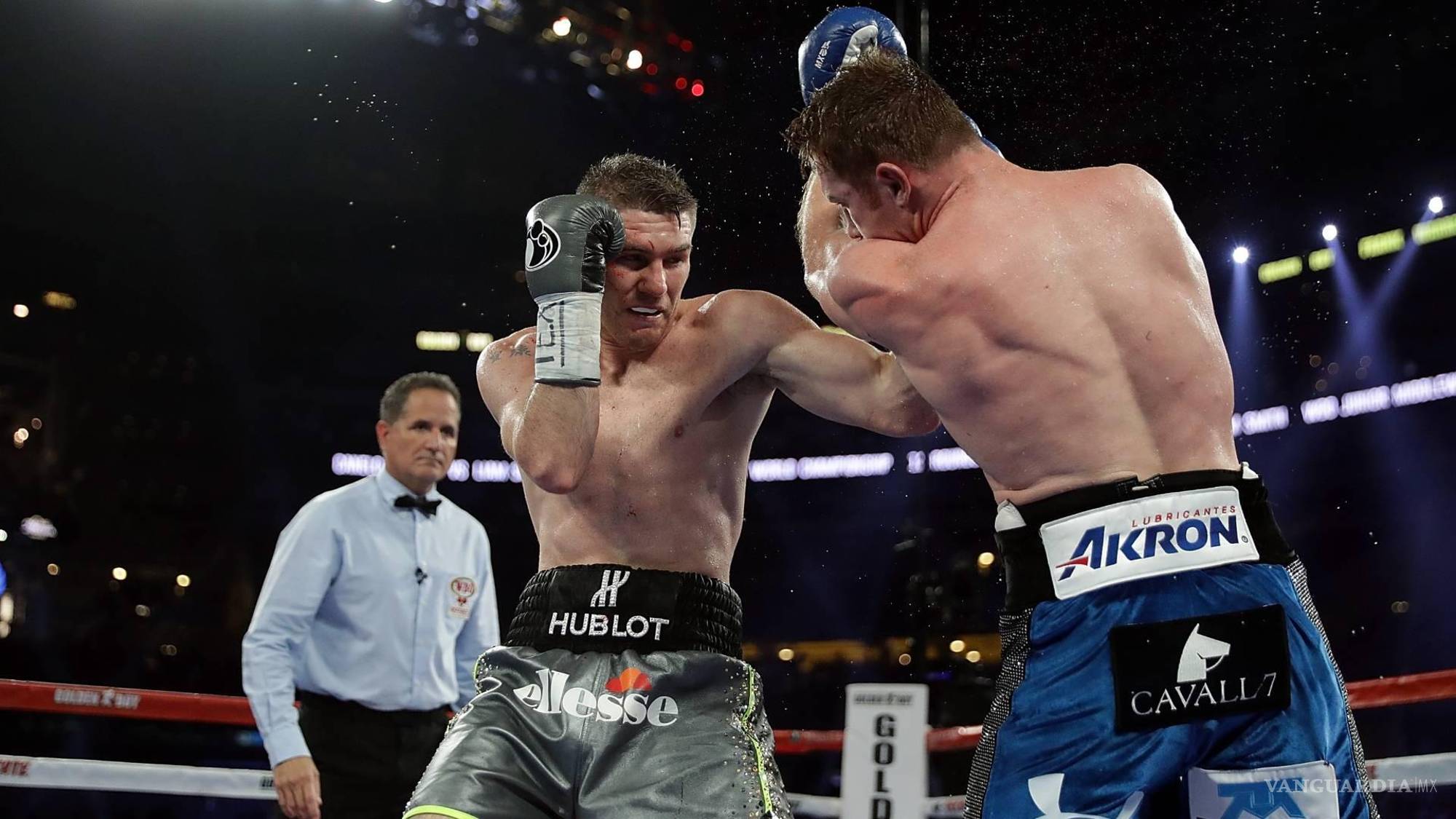 $!En Arlington, Texas, Canelo venció por nocaut a Liam Smith y sumó un nuevo cinturón mundial a su colección.