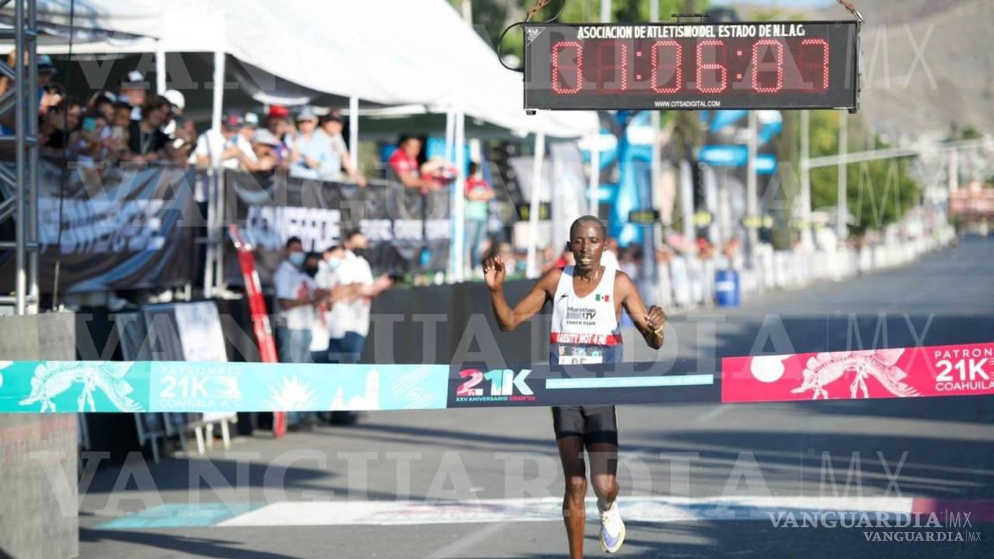 $!El keniano Roberth Gaitho Gititu se coronó como ganador absoluto del 2022.