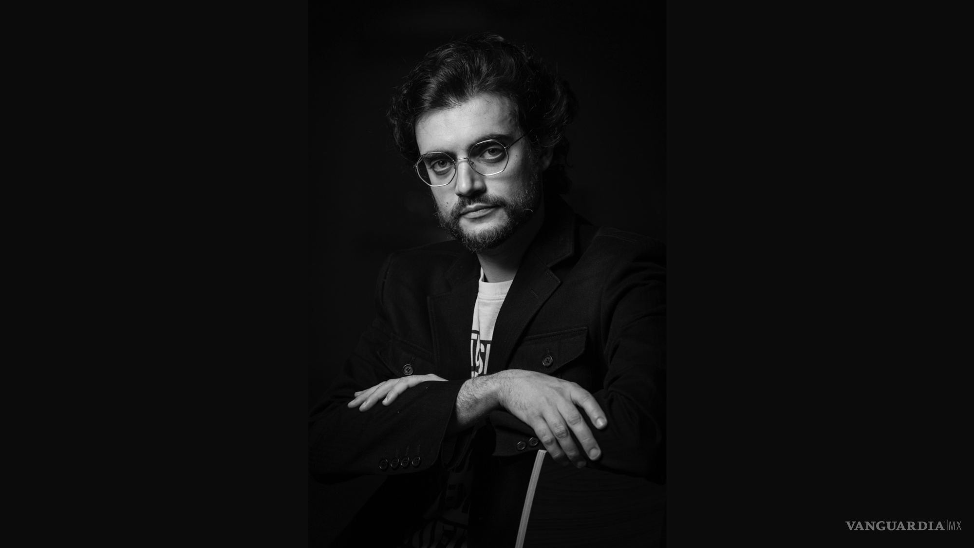 $!En la foto vemos a Ernesto Castro, que según su biografía es un escritor, pensador y sonámbulo milénial. Profesor de Estética en la Universidad Autónoma de Madrid y tiene su propio sistema filosófico: el naturalismo genérico.