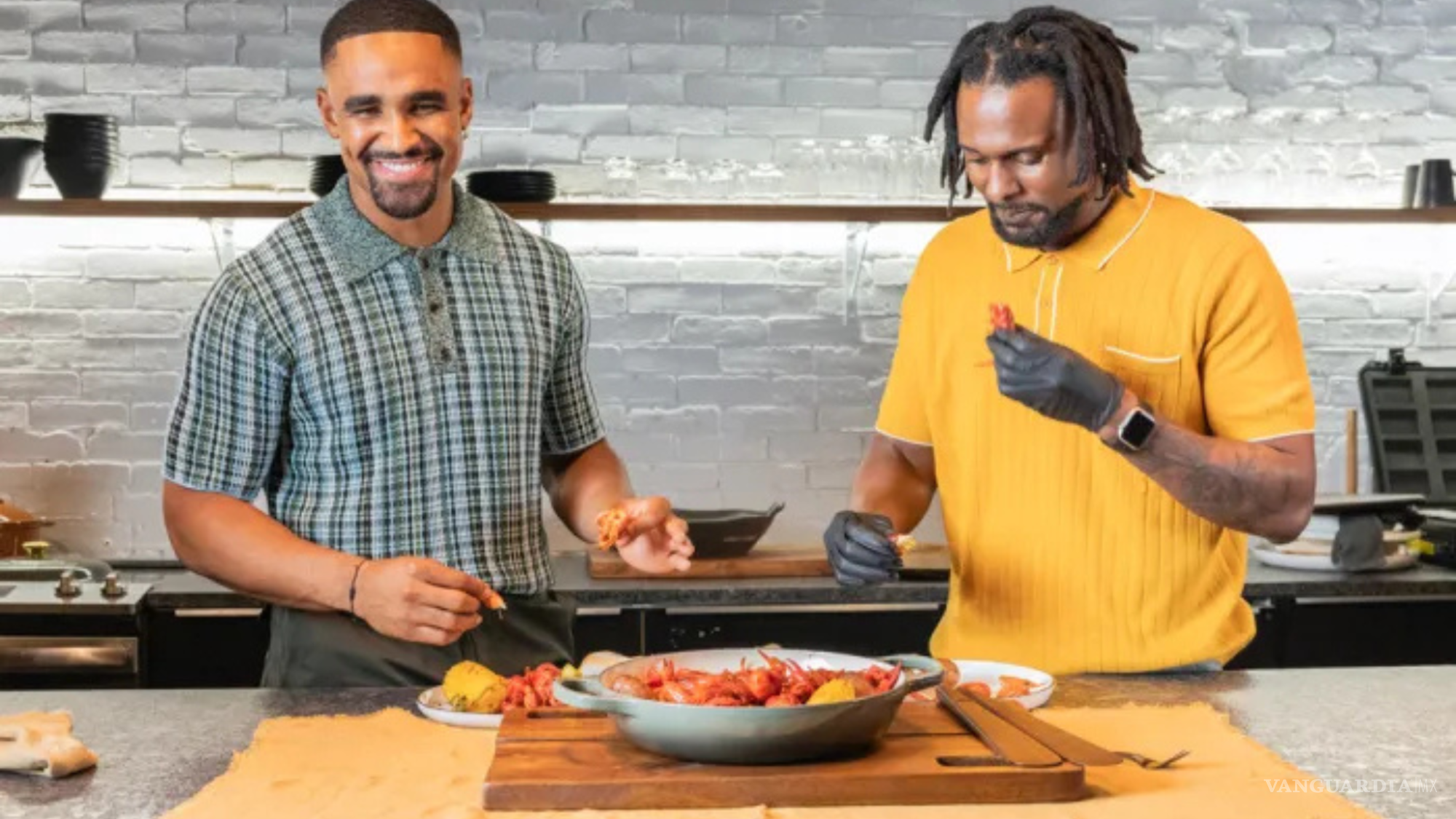 $!Además de ser un líder en el campo, Hurts es un apasionado de la cocina y la música.