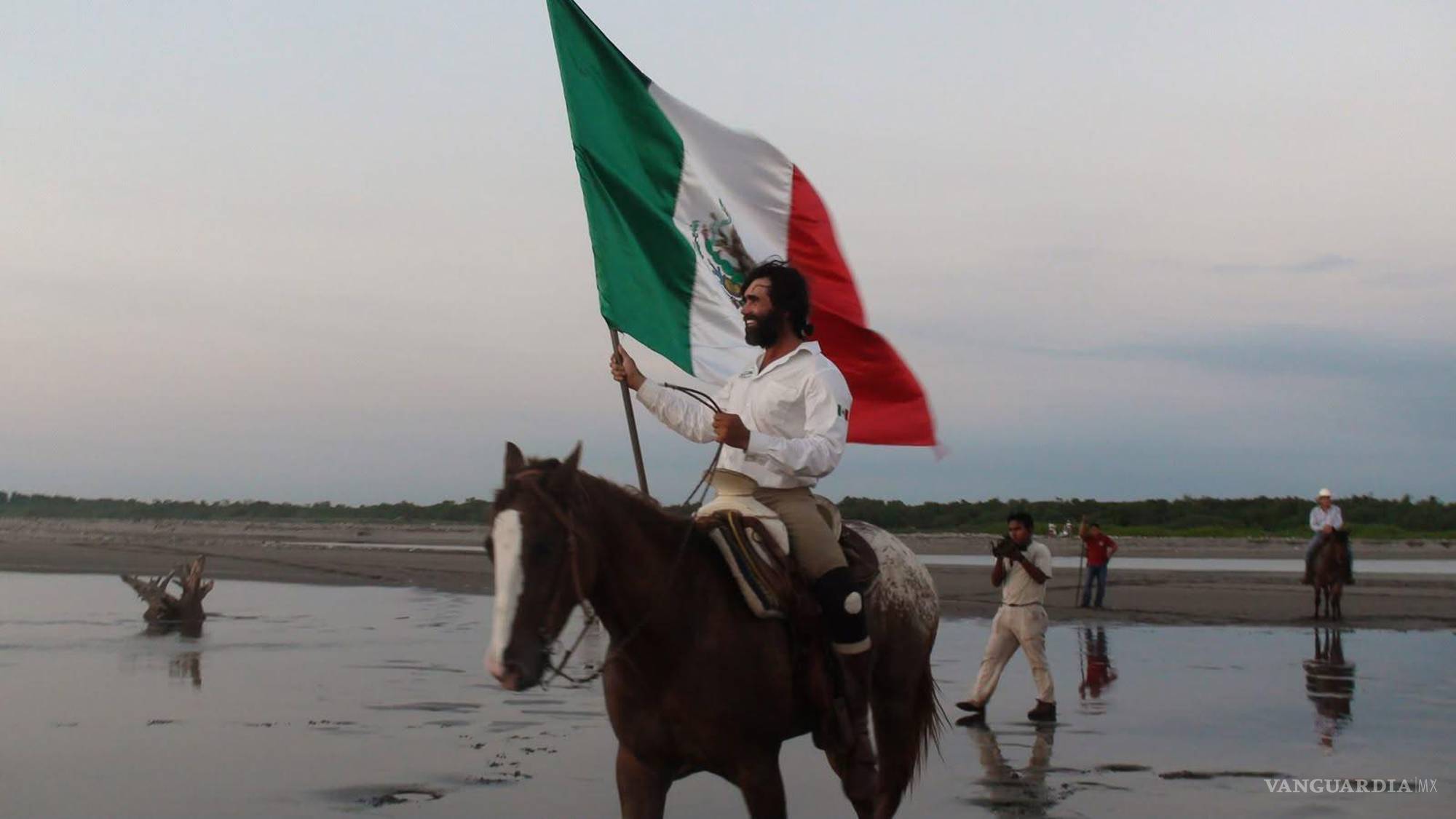 $!Ingeniero agrónomo zootecnista, deportista, jinete, torero, padre y psicólogo: la historia de Glison parece reunir varias vidas. Las cabalgatas forman parte de esa identidad construida alrededor del movimiento y la aventura.
