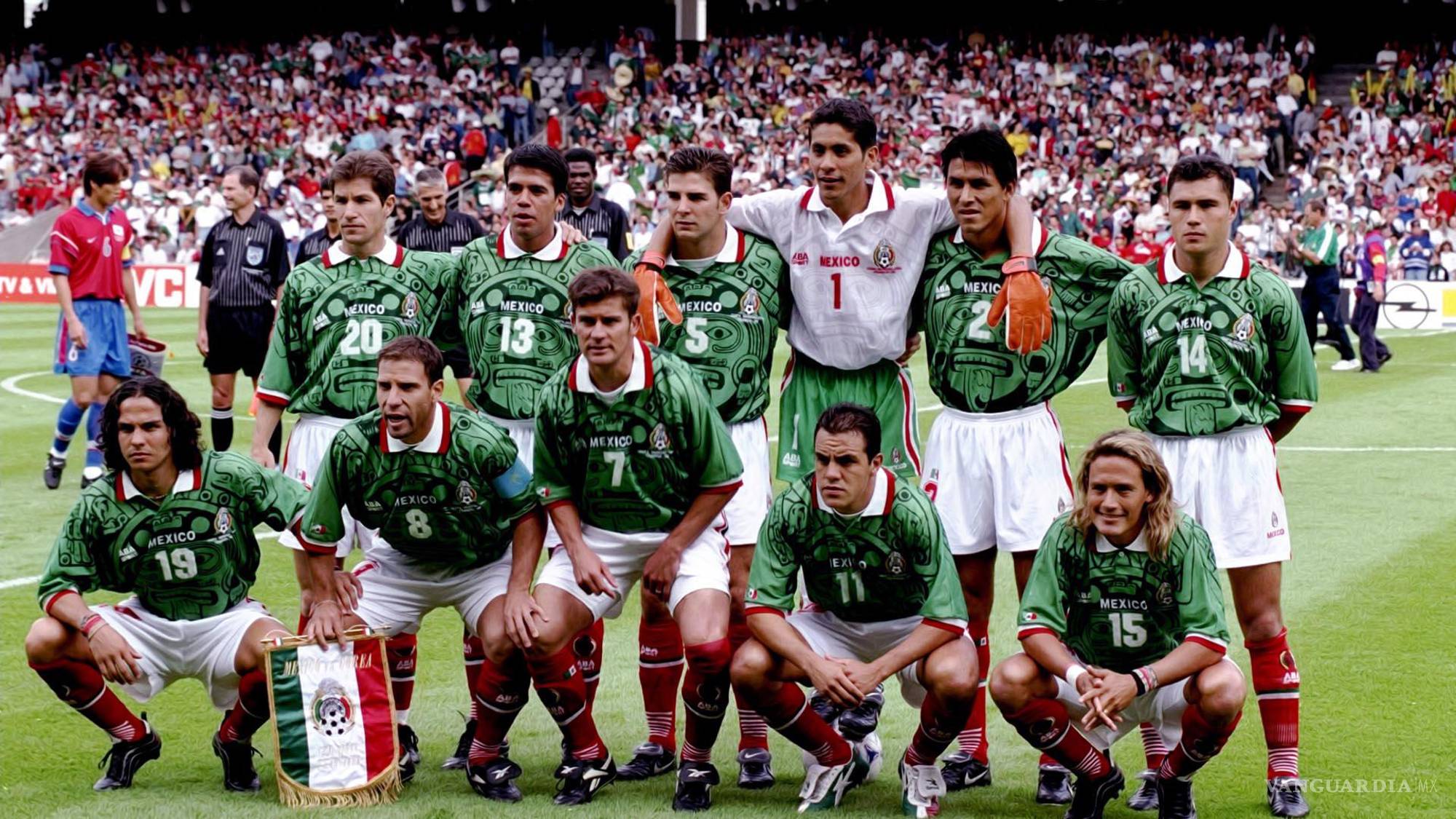 $!La camiseta de Francia 1998, inspirada en la Piedra del Sol, permanece como una de las más icónicas en la historia del Tricolor.