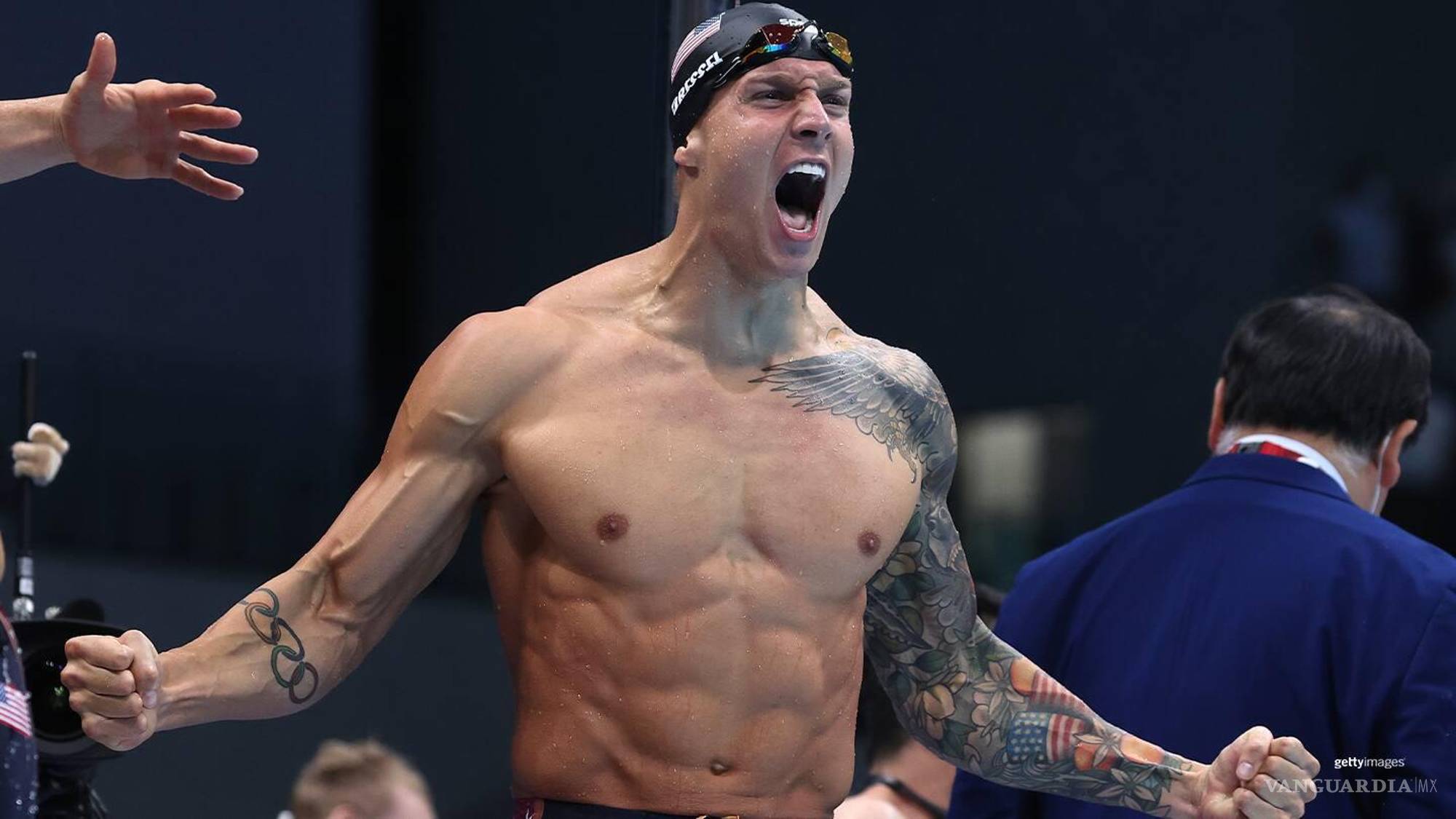 $!Caeleb Dressel celebra tras ganar una de sus cinco medallas de oro en los Juegos Olímpicos de Tokyo 2020.