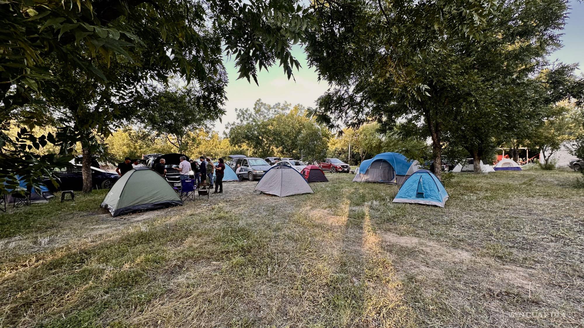 $!Las casas de campaña transformaron durante un fin de semana una zona del rancho en punto de reunión para aficionados de distintas partes de México.