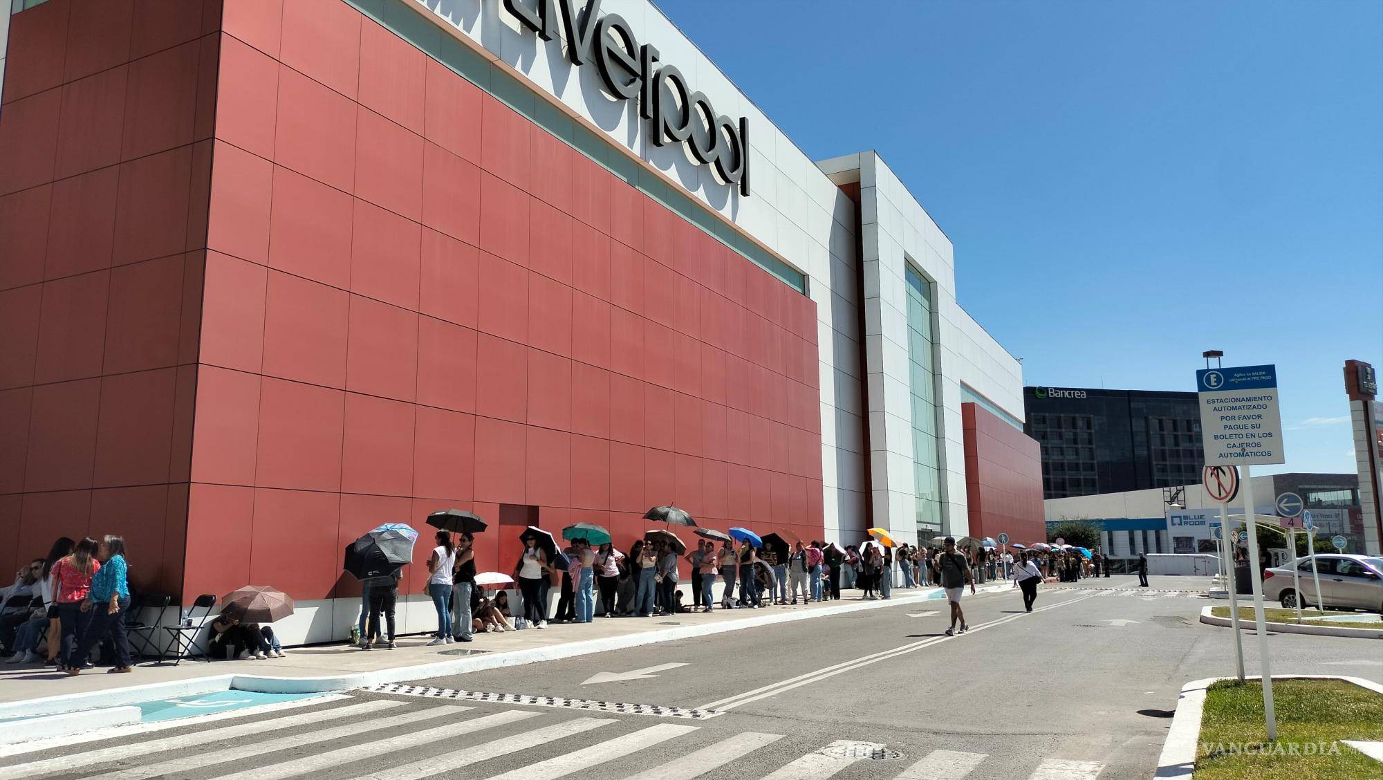 $!Los primeros 100 en entrar a Sephora Saltillo recibieron un obsequio especial durante la gran inauguración.